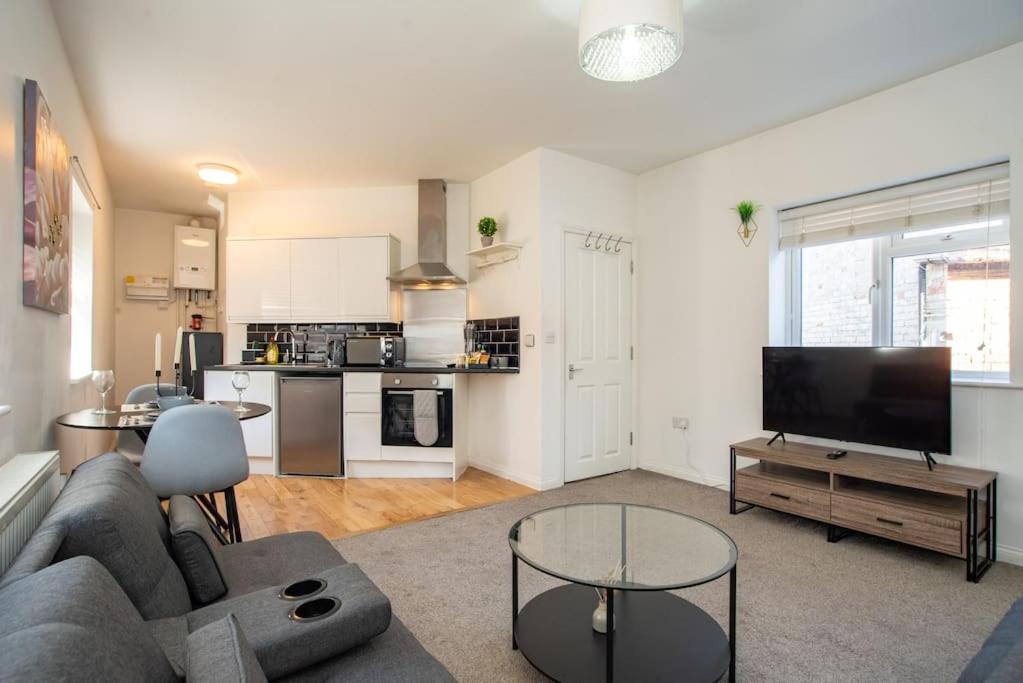 Watford Central Serviced Apartments 2 view 3