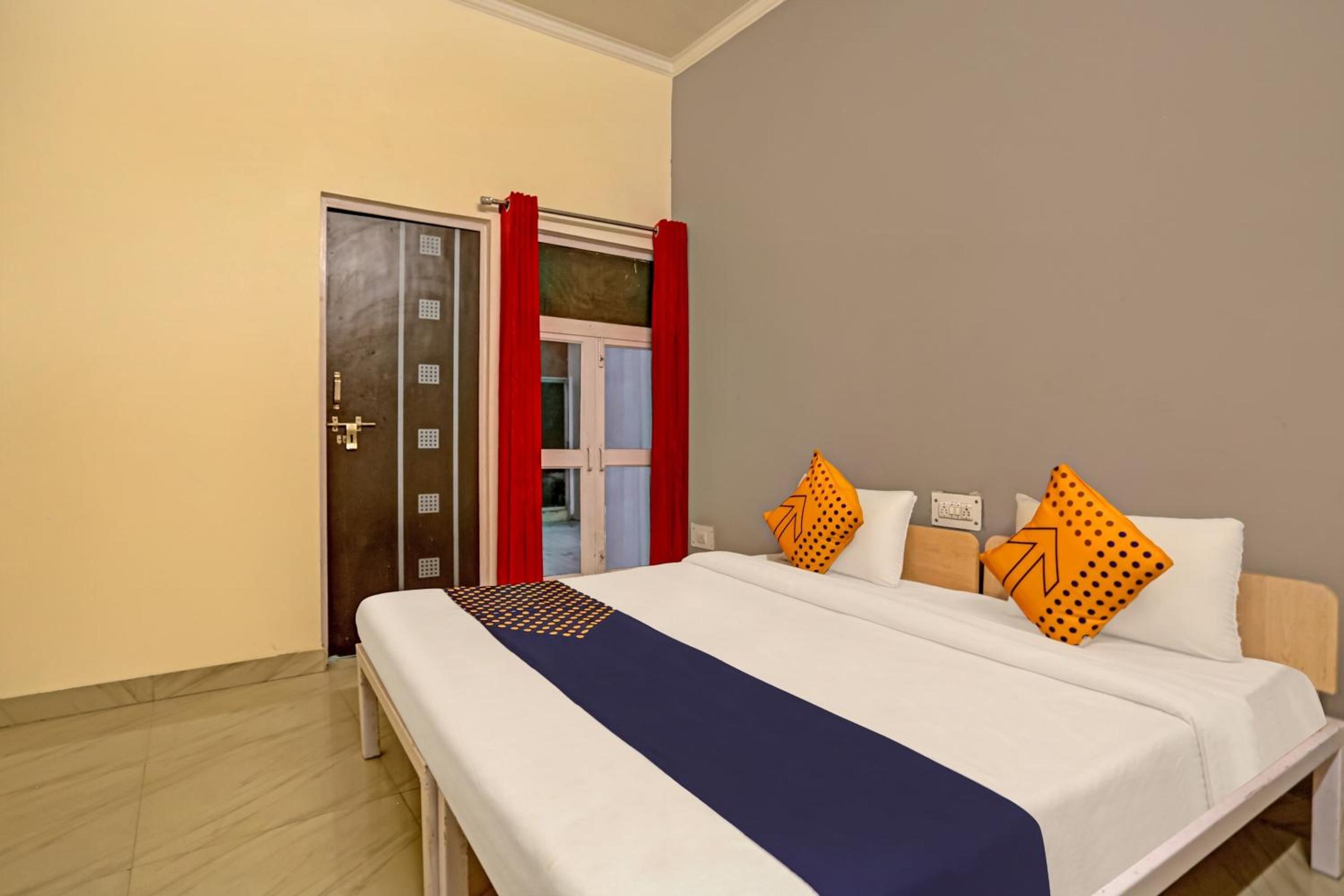 SPOT ON Hotel Grand Blue view 4