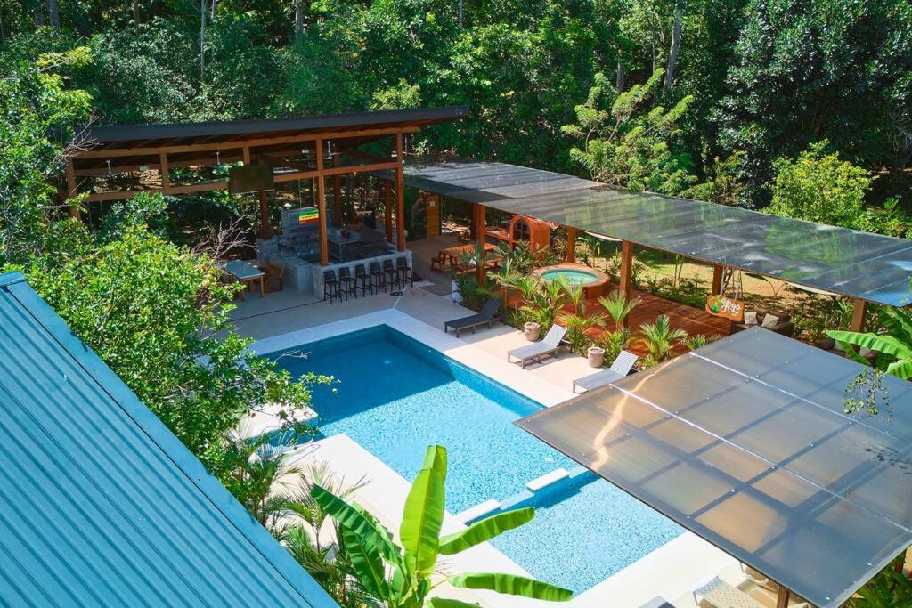 Casa Jeffrey - Beach Escape, Stunning views, Private Pool Steps to Ocean