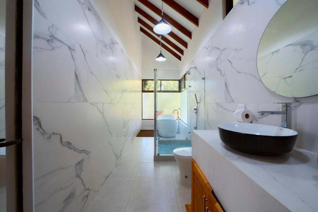 Casa Jeffrey - Beach Escape, Stunning views, Private Pool Steps to Ocean