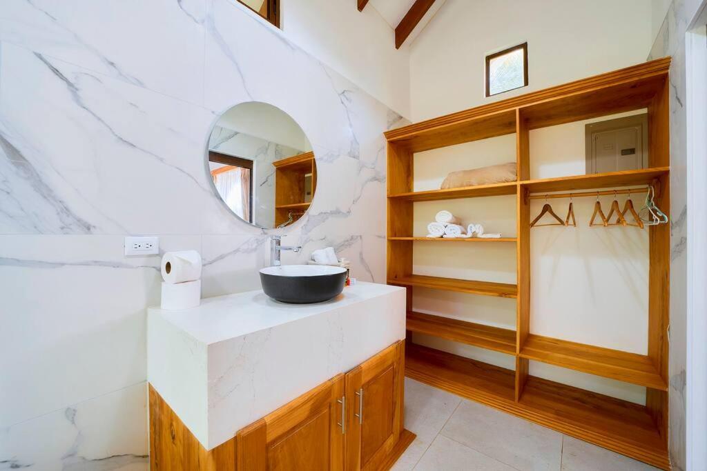 Casa Jeffrey - Beach Escape, Stunning views, Private Pool Steps to Ocean