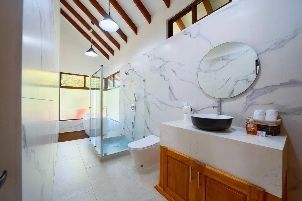 Casa Jeffrey - Beach Escape, Stunning views, Private Pool Steps to Ocean