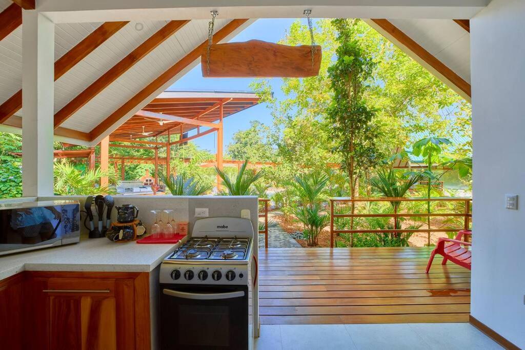 Casa Jeffrey - Beach Escape, Stunning views, Private Pool Steps to Ocean