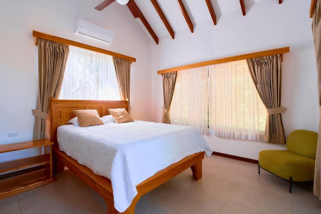 Casa Jeffrey - Beach Escape, Stunning views, Private Pool Steps to Ocean