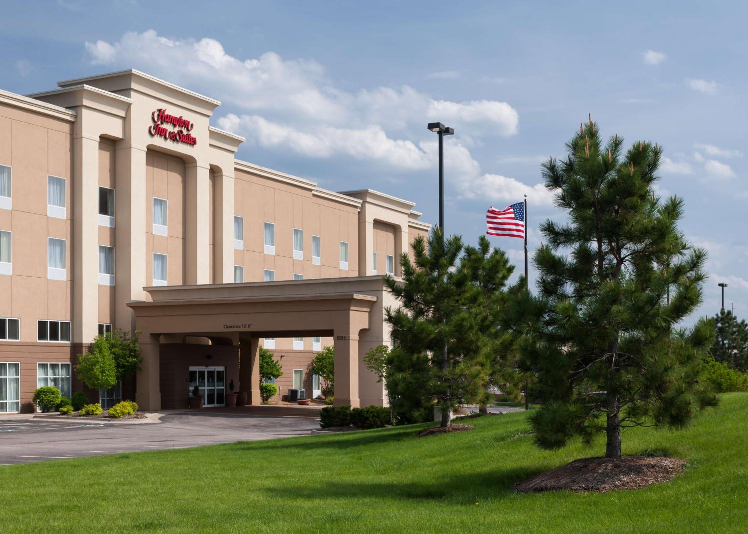 Hotel Hampton Inn & Suites Davenport - Image 1