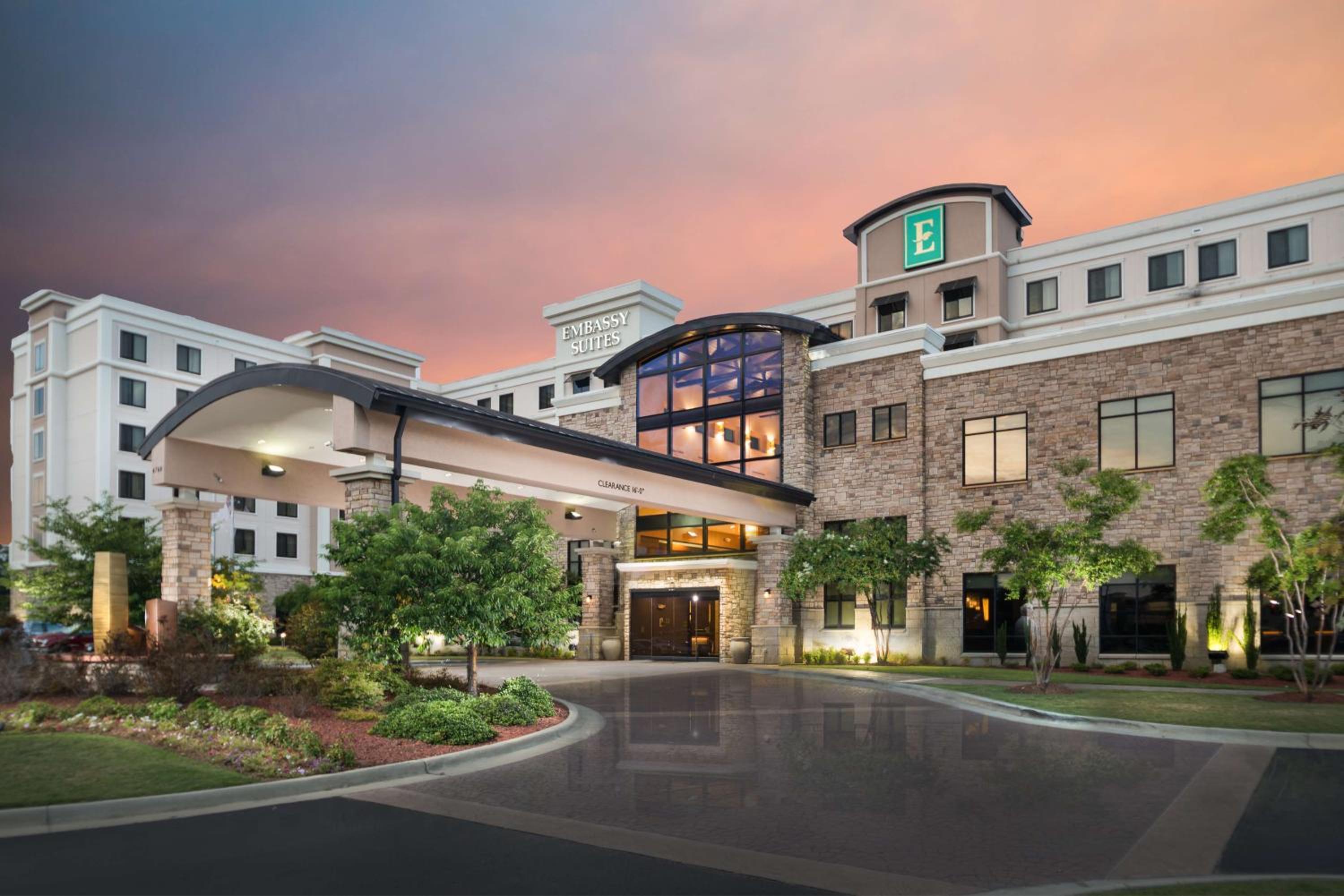 Hotel Embassy Suites by Hilton Fayetteville Fort Bragg - Image 1