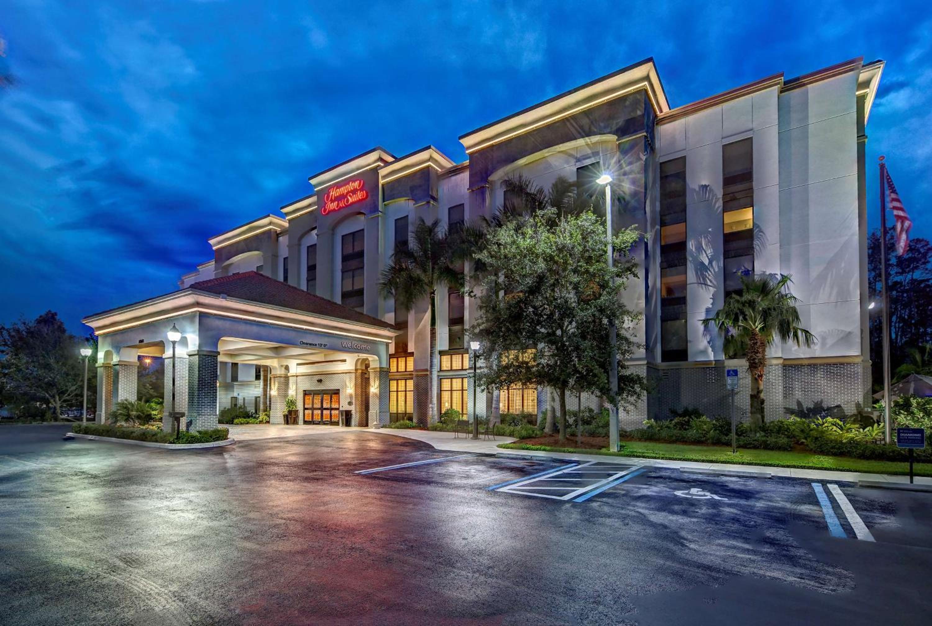Hotel Hampton Inn & Suites Fort Myers Estero - Image 1