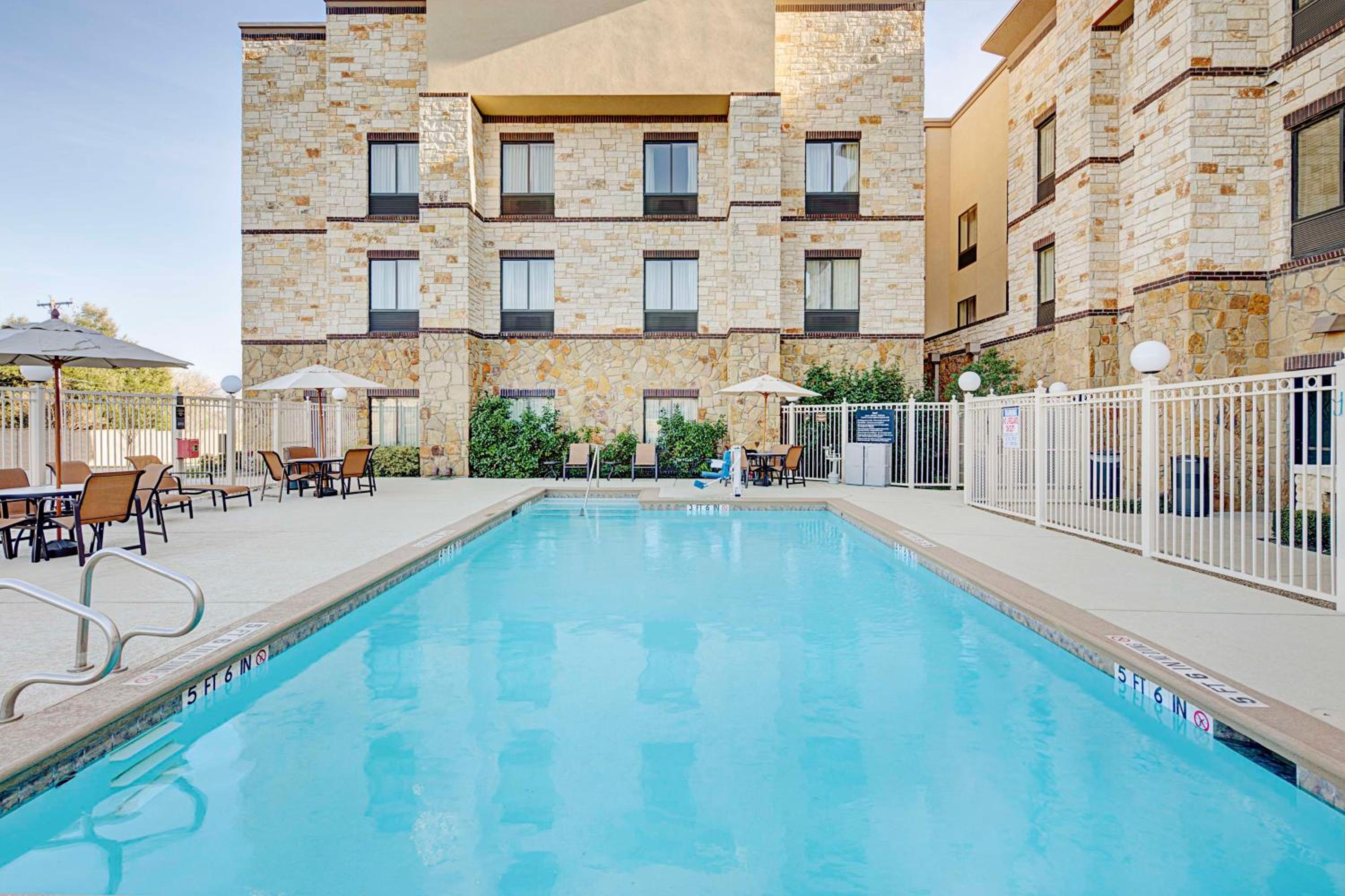 Dallas / Fort Worth Vacations - Hampton Inn  Suites - Mansfield - Property Image 3
