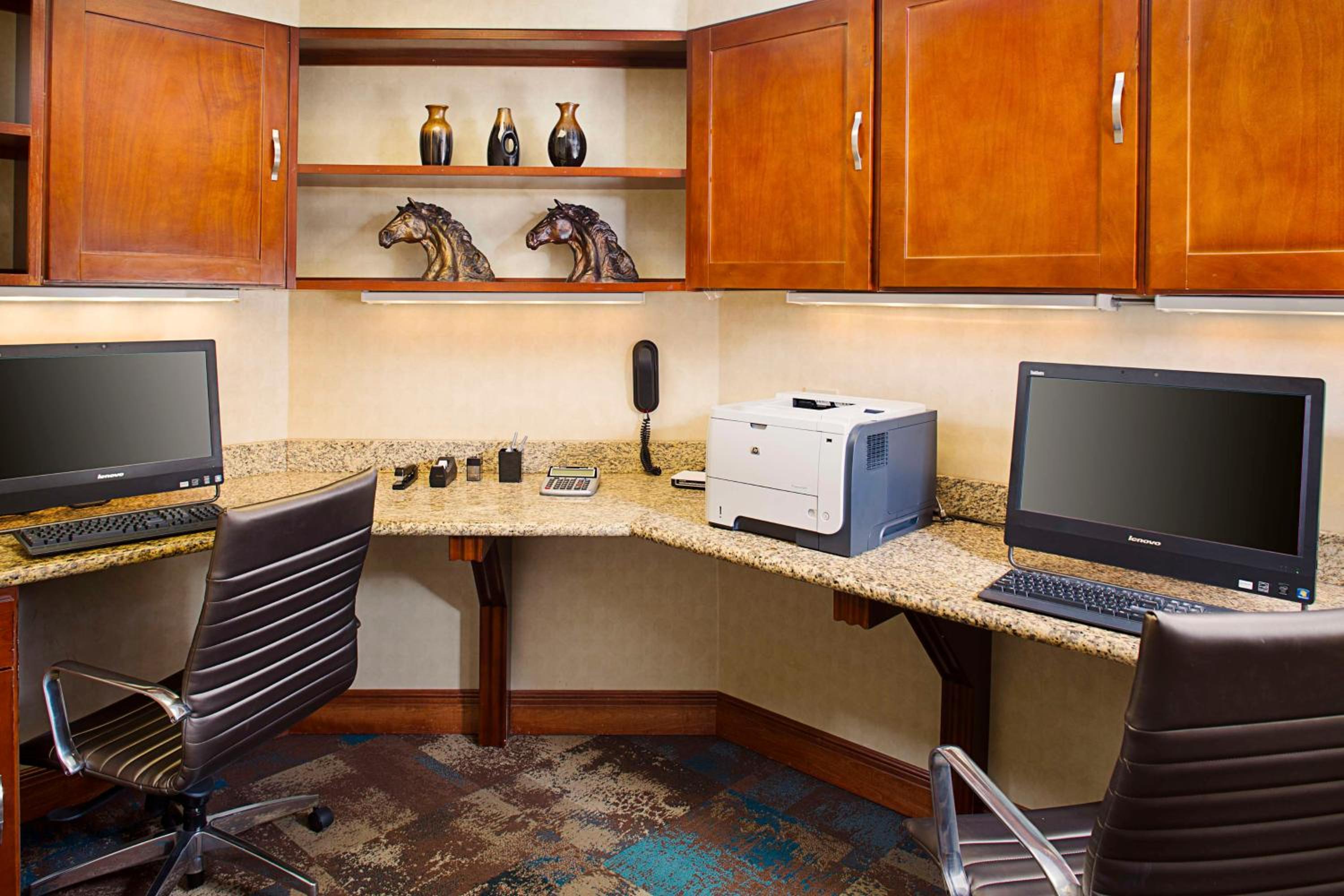 Mansfield Vacations - Hampton Inn  Suites - Mansfield - Property Image 2