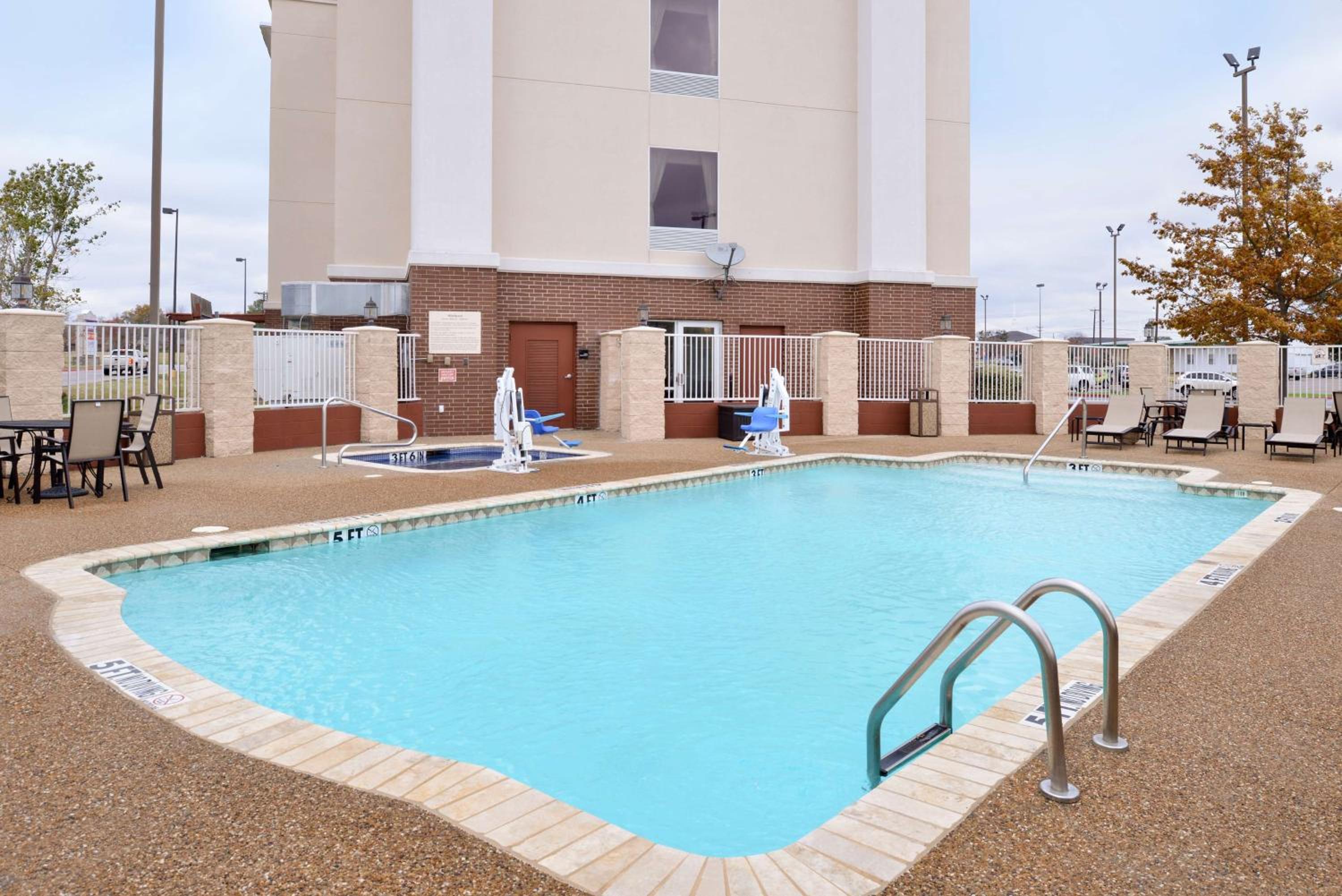 Greenville Vacations - Hampton Inn  Suites Greenville - Property Image 4
