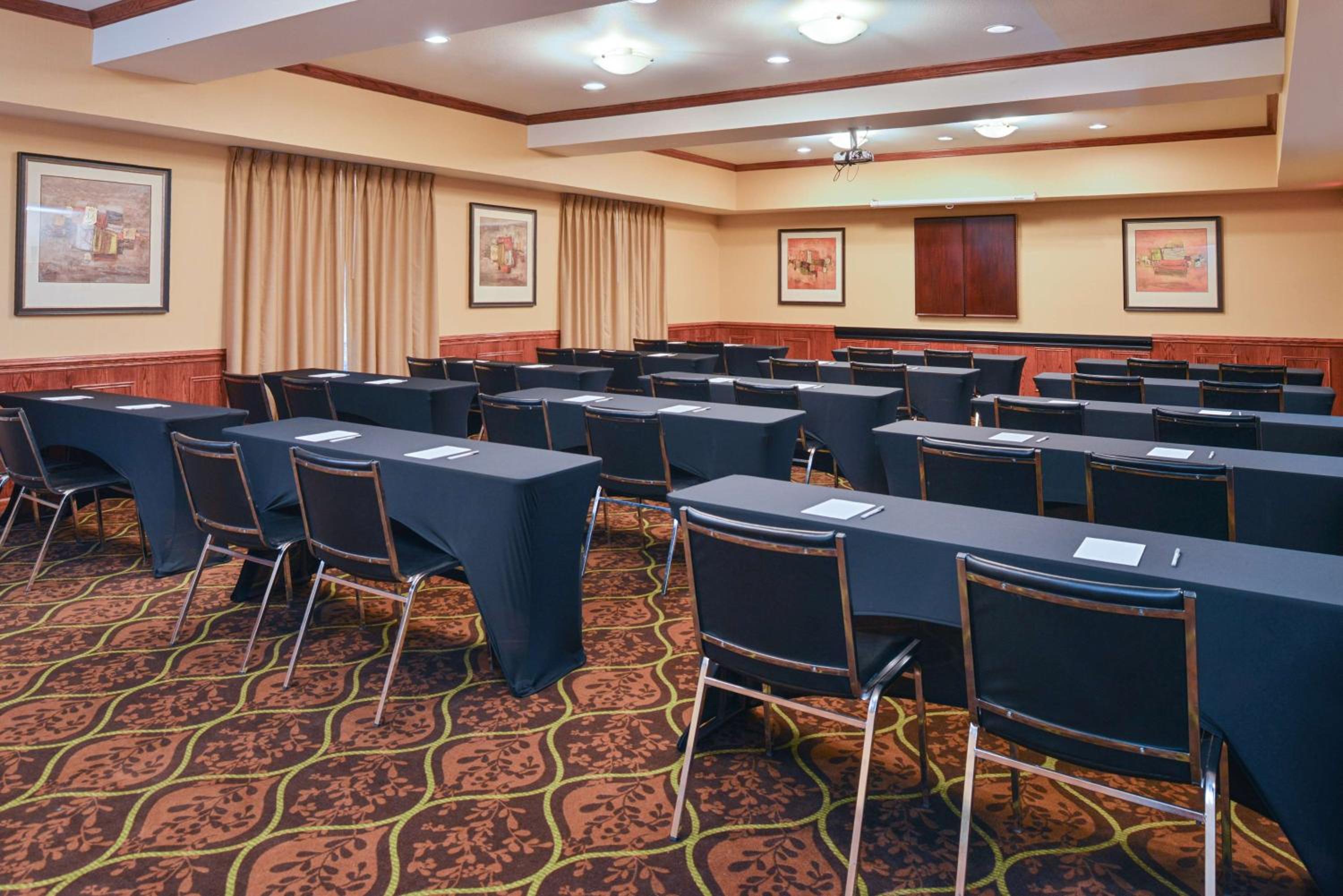 Greenville Vacations - Hampton Inn  Suites Greenville - Property Image 12