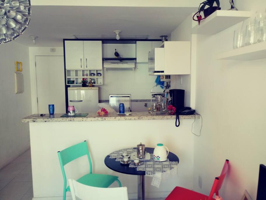 Barra da Tijuca-apto de sala-cozinha-quarto/suíte