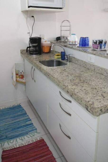 Barra da Tijuca-apto de sala-cozinha-quarto/suíte