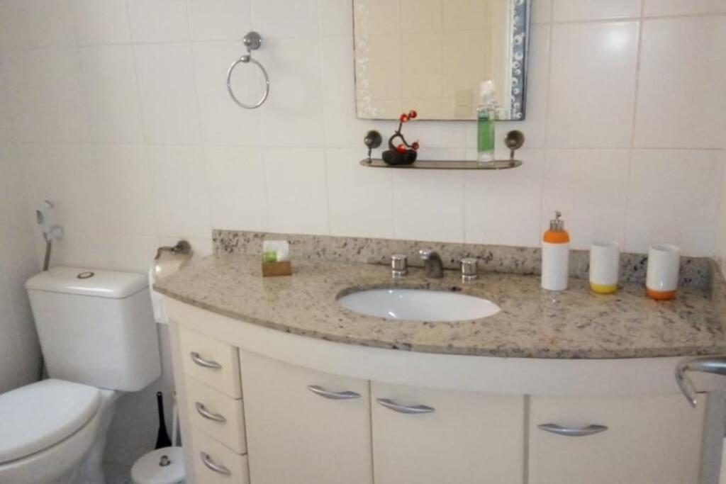 Barra da Tijuca-apto de sala-cozinha-quarto/suíte