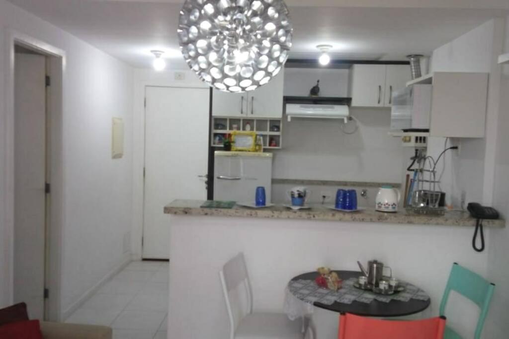 Barra da Tijuca-apto de sala-cozinha-quarto/suíte