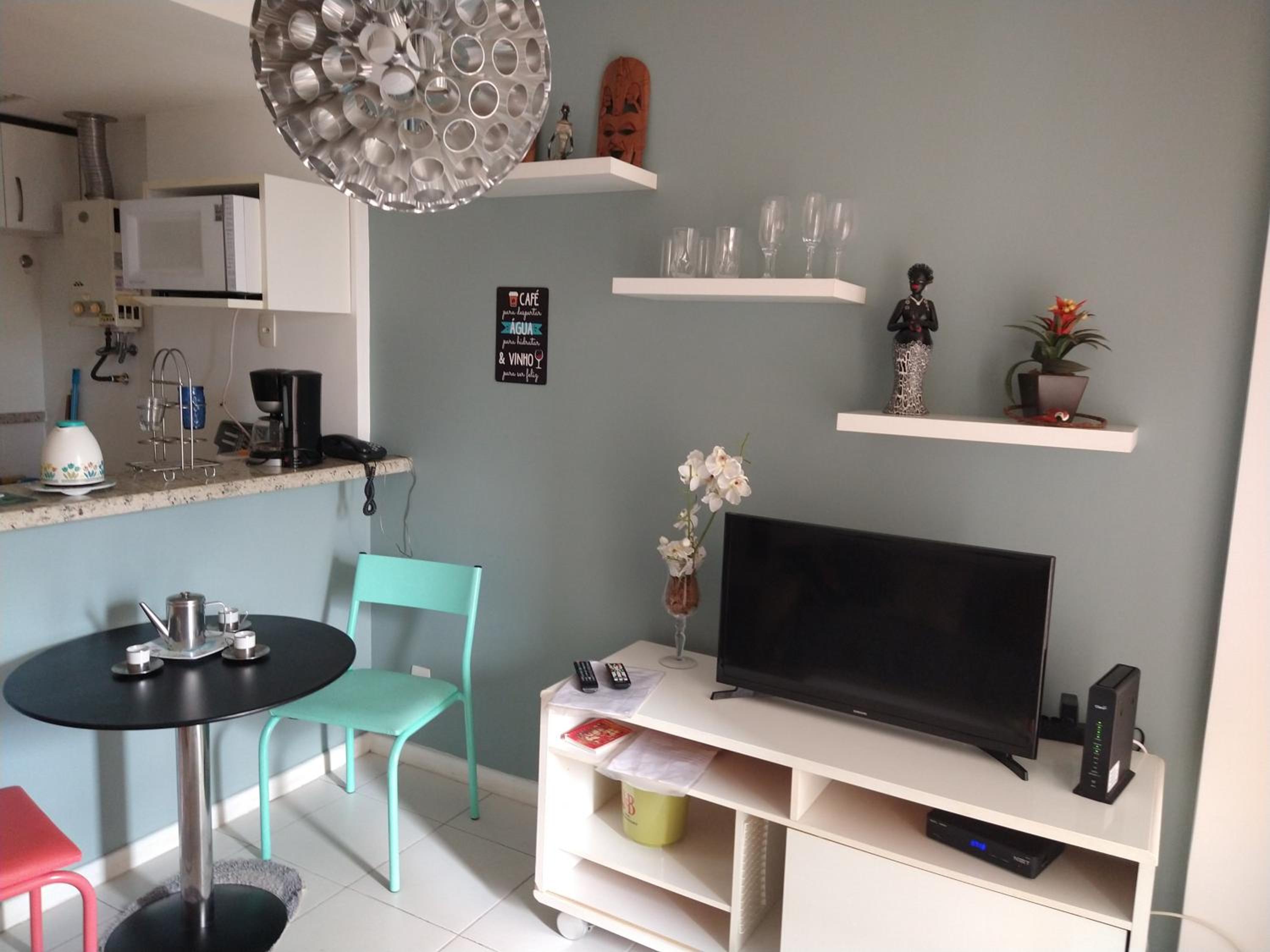 Barra da Tijuca-apto de sala-cozinha-quarto/suíte