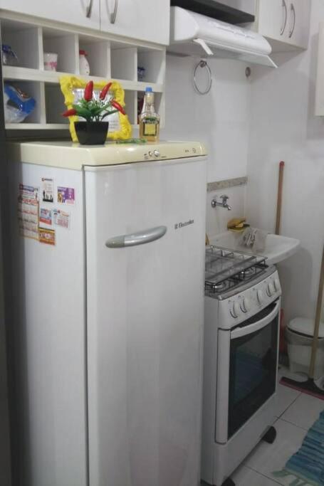 Barra da Tijuca-apto de sala-cozinha-quarto/suíte