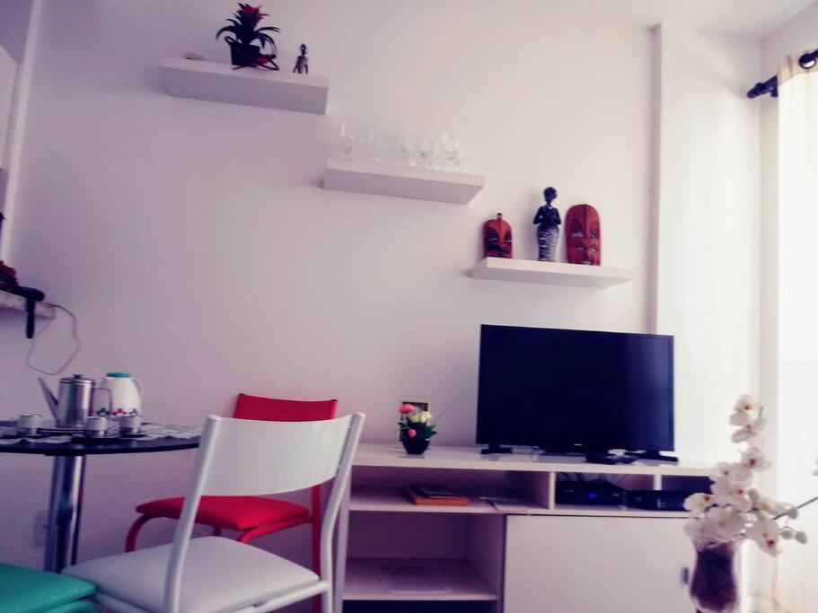 Barra da Tijuca-apto de sala-cozinha-quarto/suíte