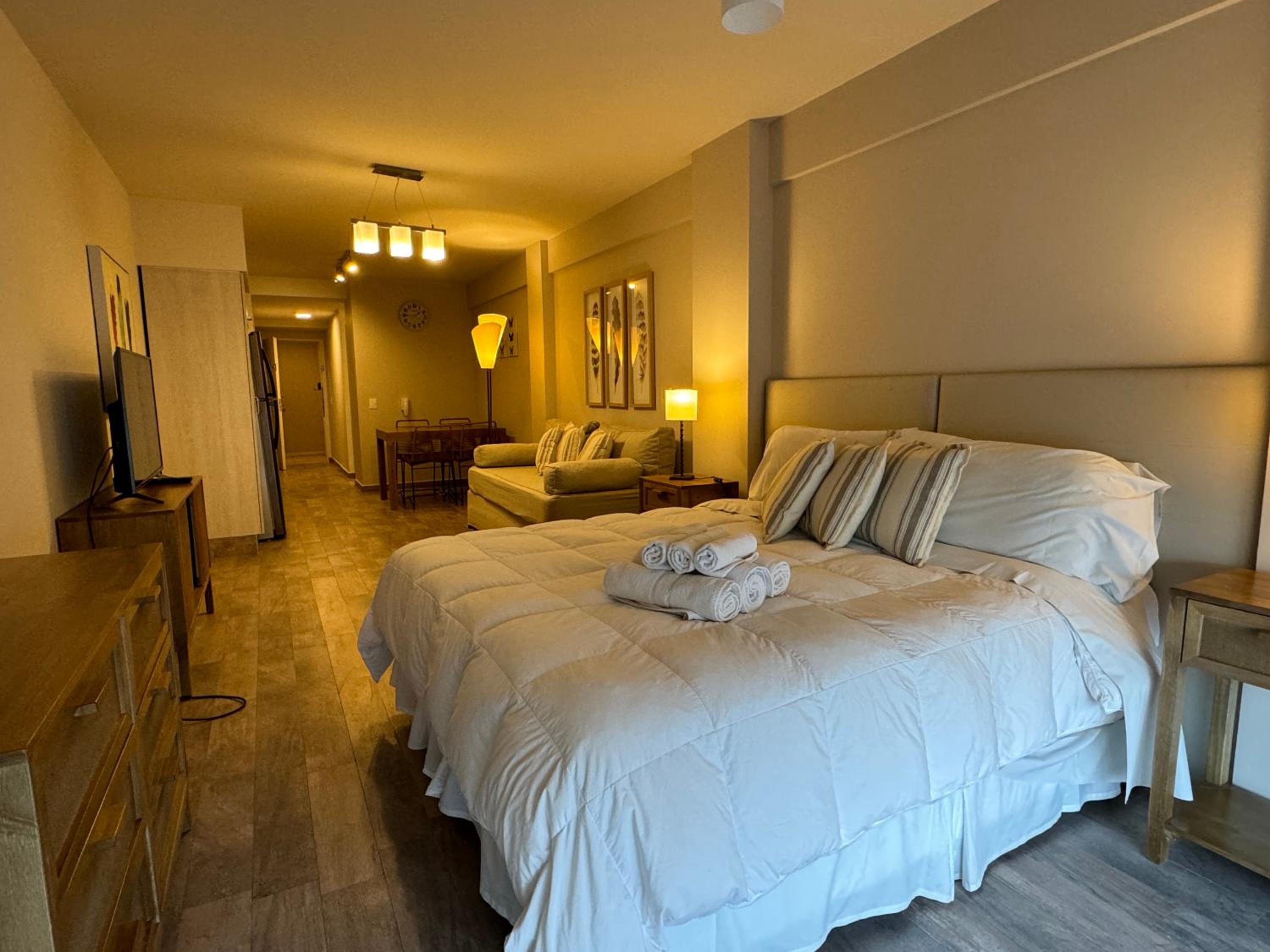 URBANA SUITES & STUDIOS 440