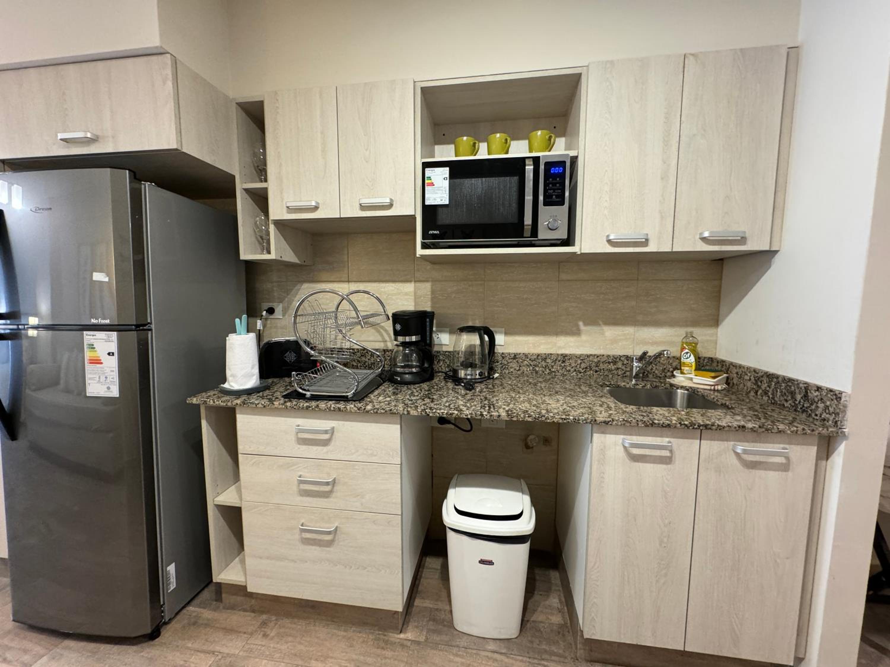 URBANA SUITES & STUDIOS 440