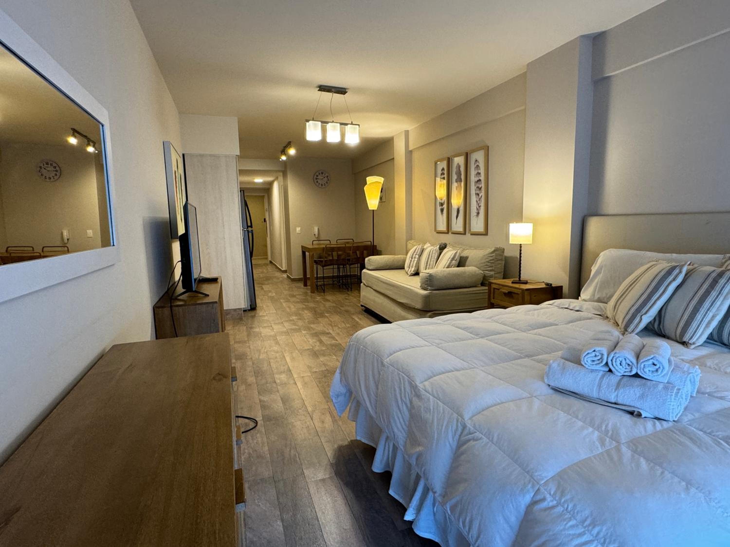 URBANA SUITES & STUDIOS 440