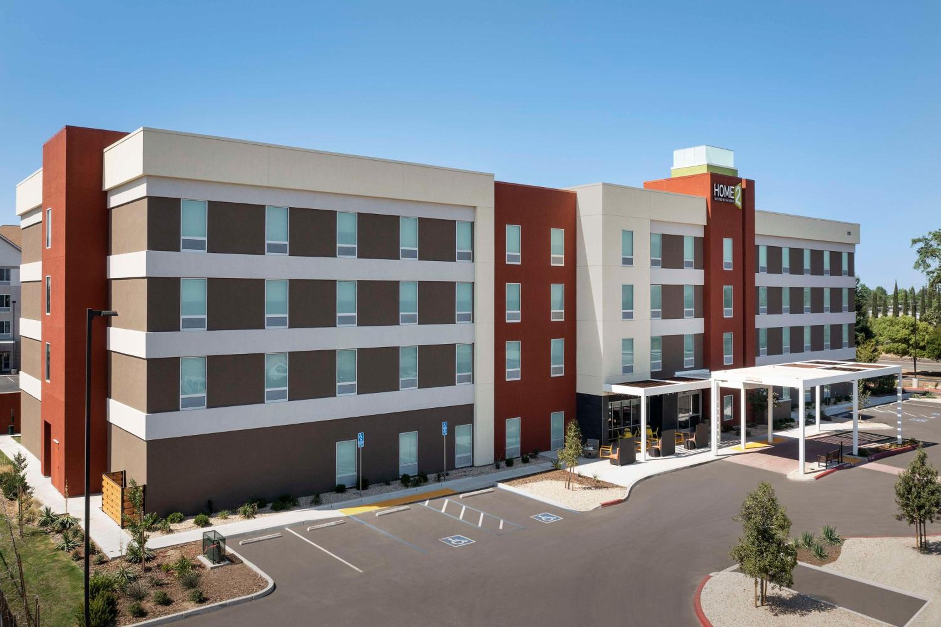 Hotel Home2 Suites By Hilton Clovis Fresno Airport - Image 1