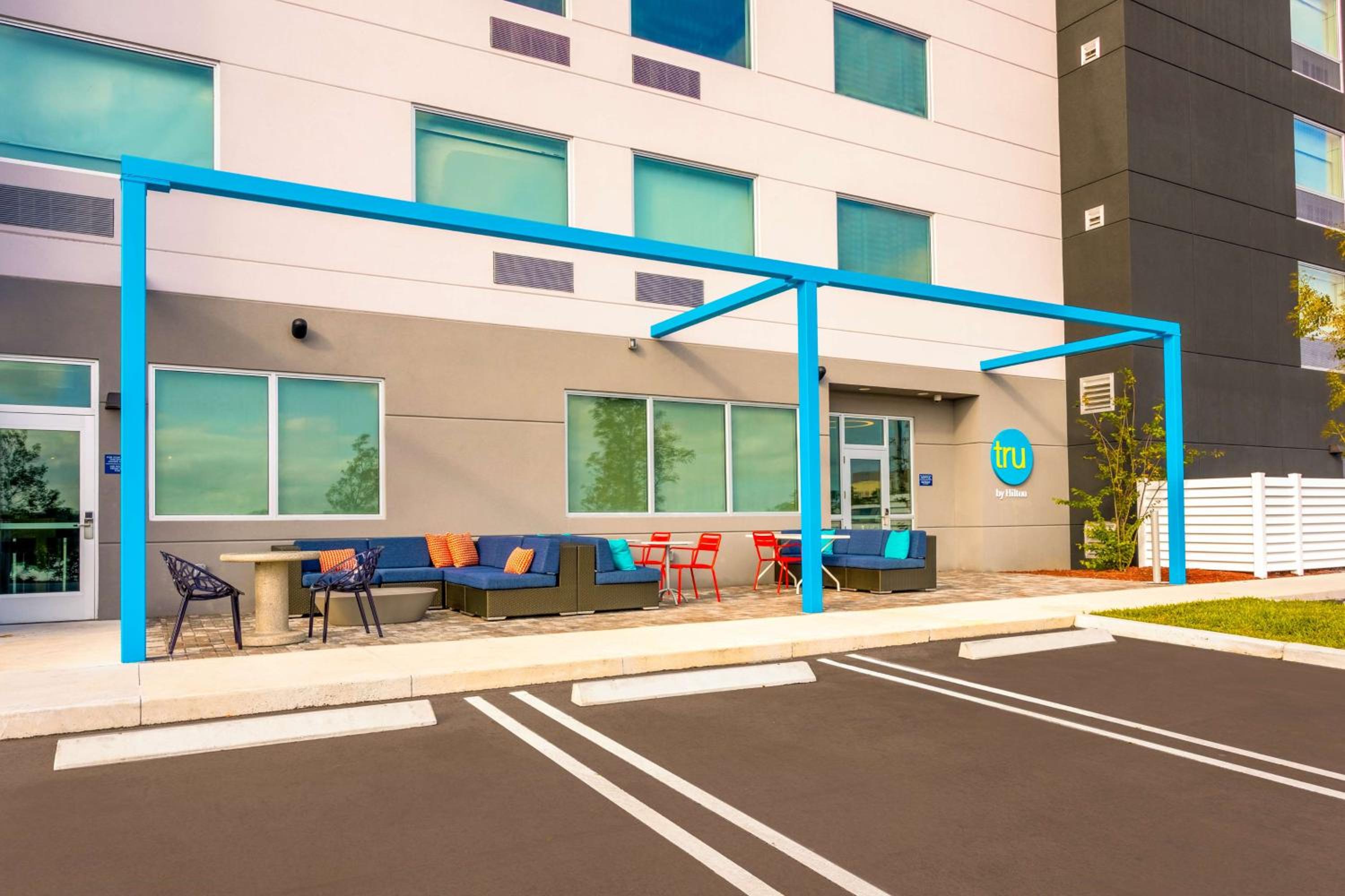 Okeechobee Vacations - Tru By Hilton Port St Lucie Tradition - Property Image 2