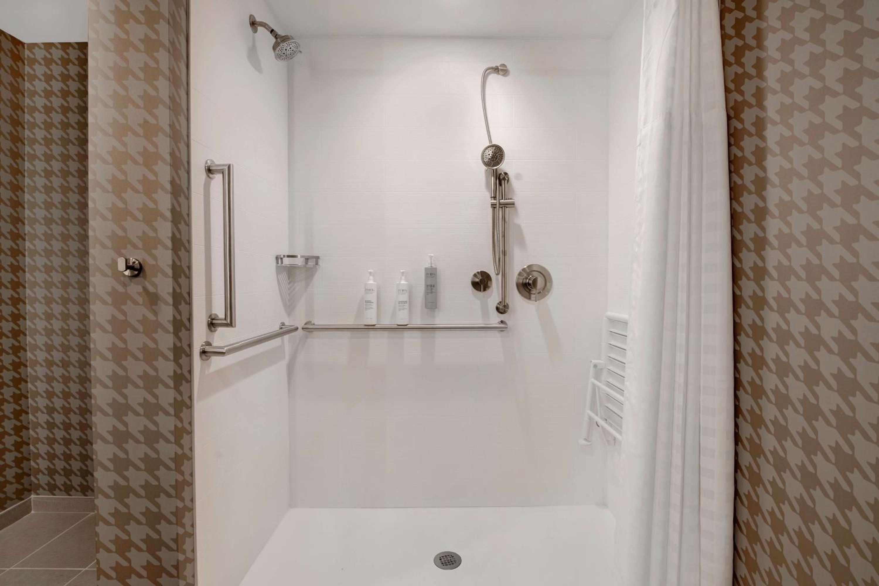 Fayetteville Vacations - Home2 Suites By Hilton Fayetteville North - Property Image 24