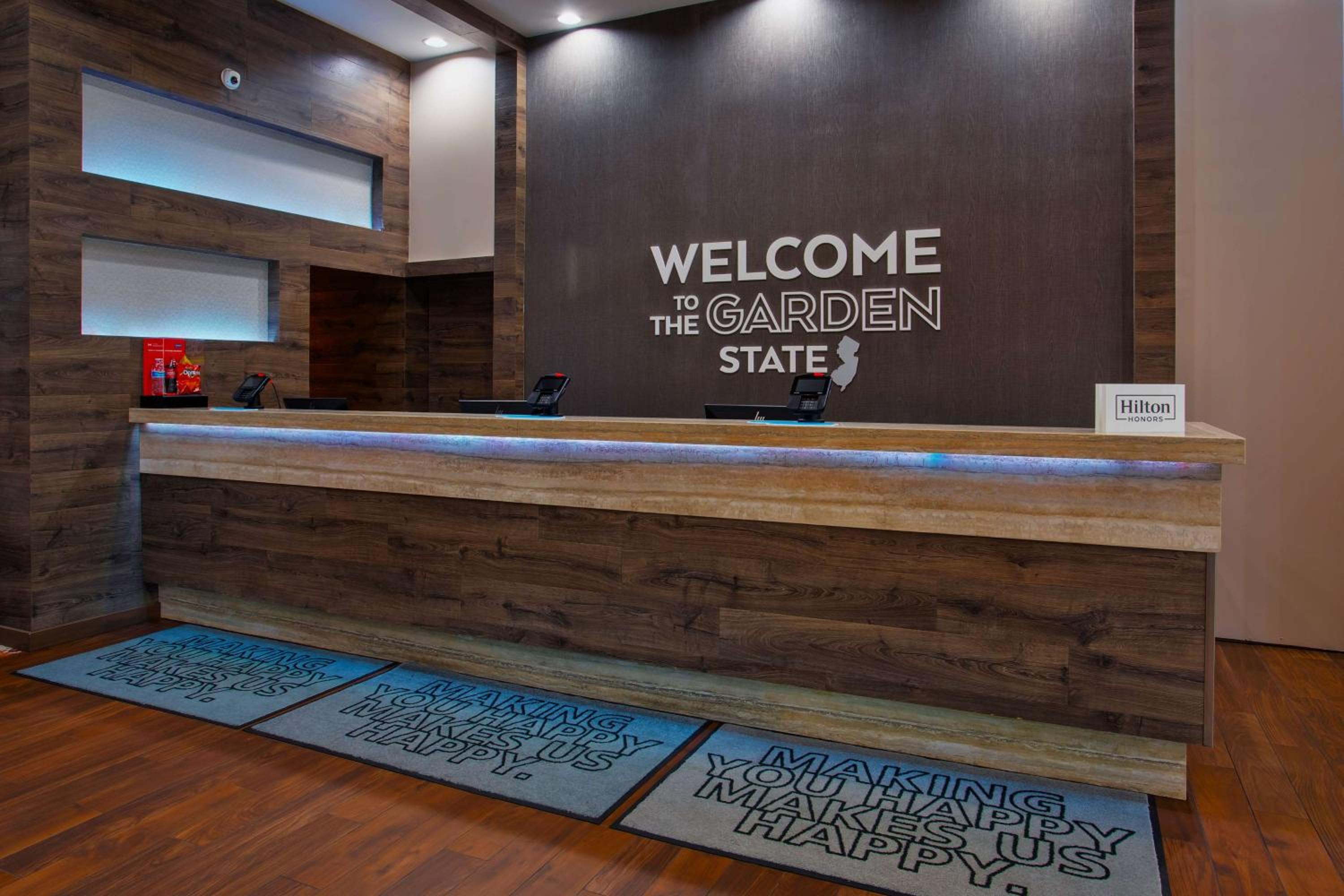 New York City Vacations - Hampton Inn  Suites By Hilton- Newark Airport Elizabeth - Property Image 3