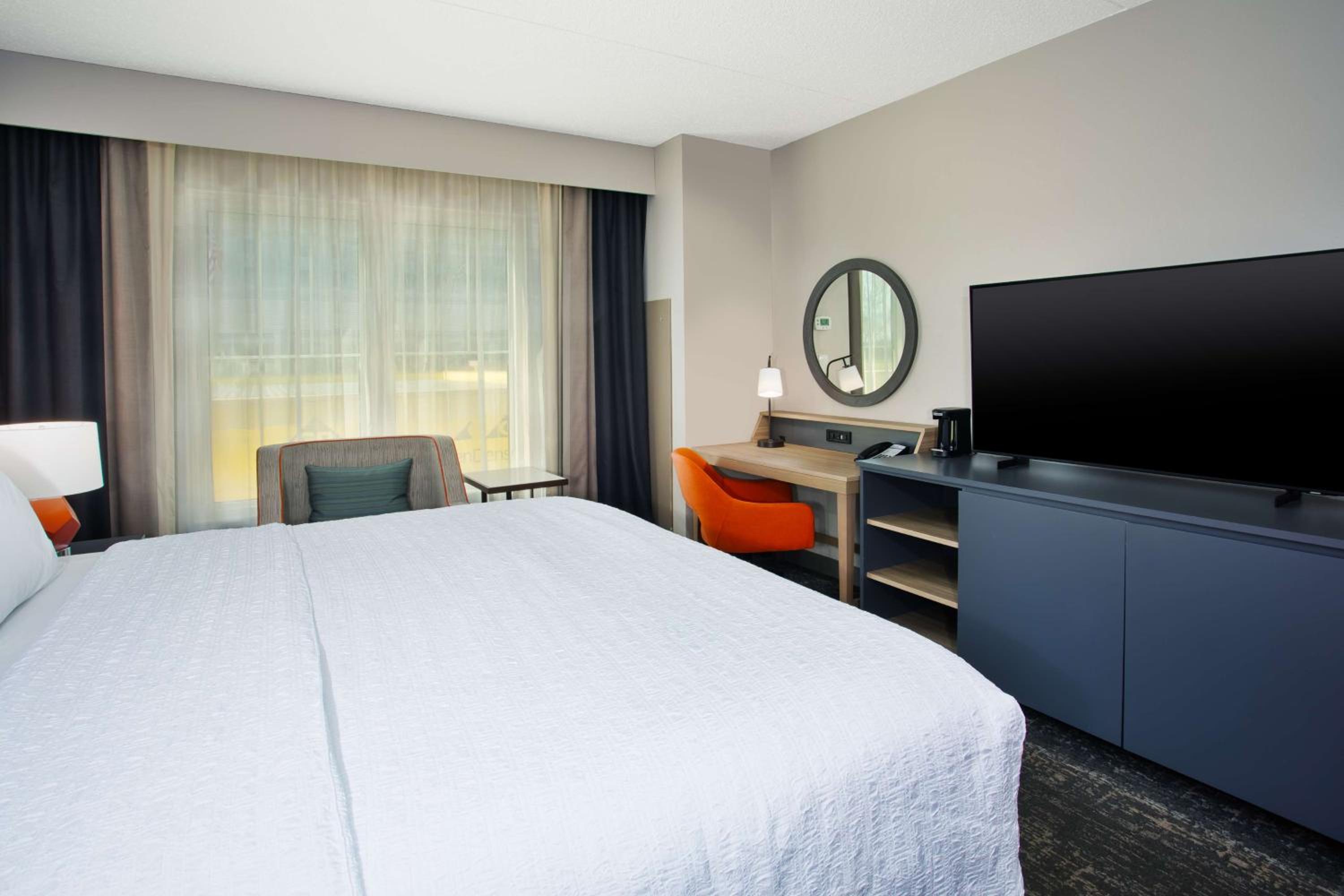 Newark Vacations - Hampton Inn  Suites By Hilton- Newark Airport Elizabeth - Property Image 3