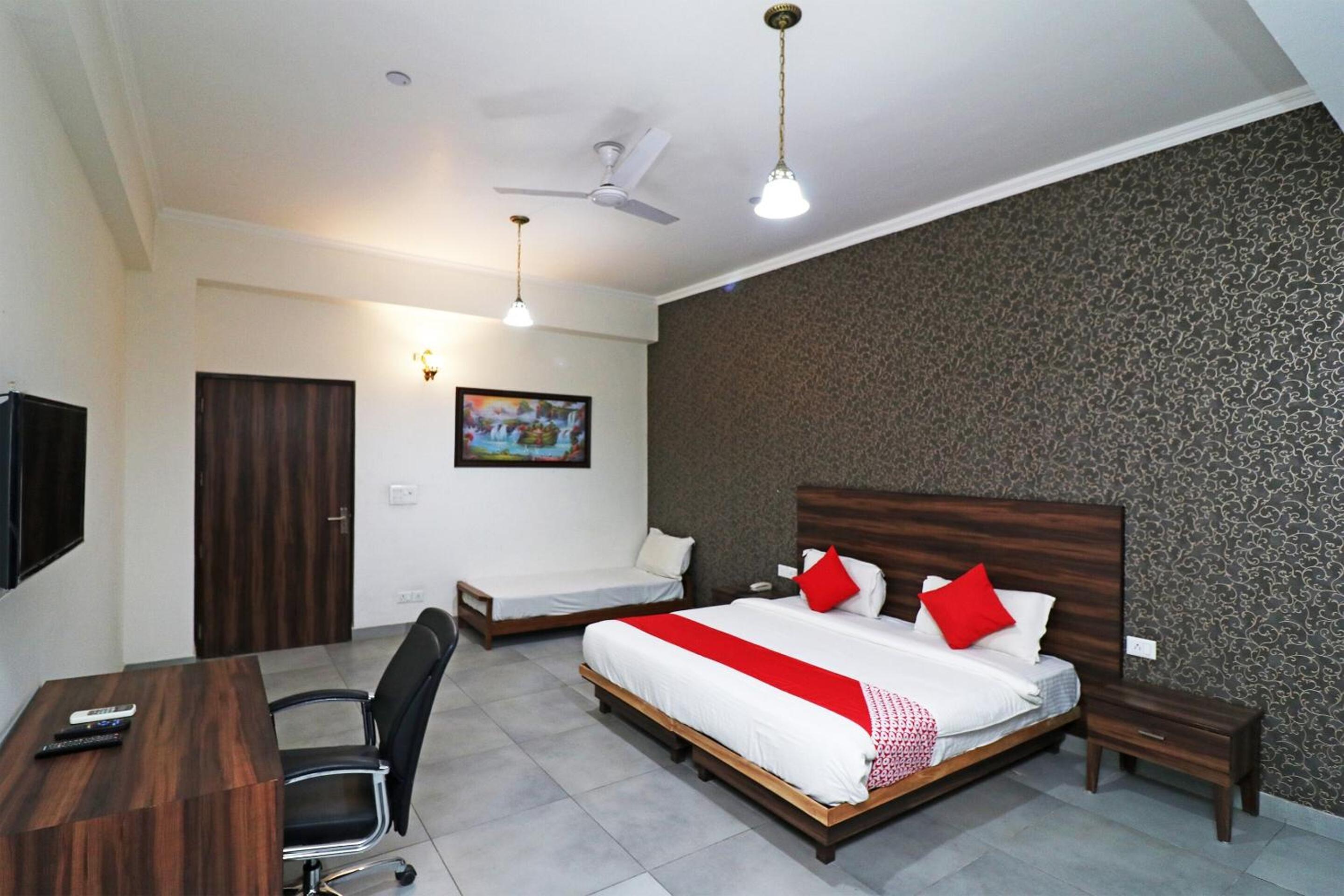 OYO Hotel Silver Star