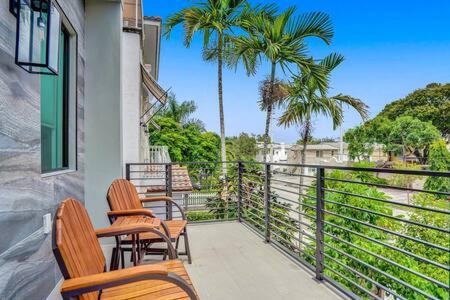 New 4BR w Pool Walk to Las Olas 5mins to Beach view 5