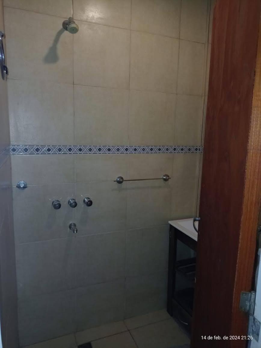 Monoambiente con TV y Heladera