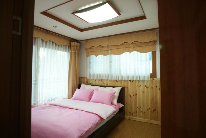 Sanbangsan Hot Spring Pension