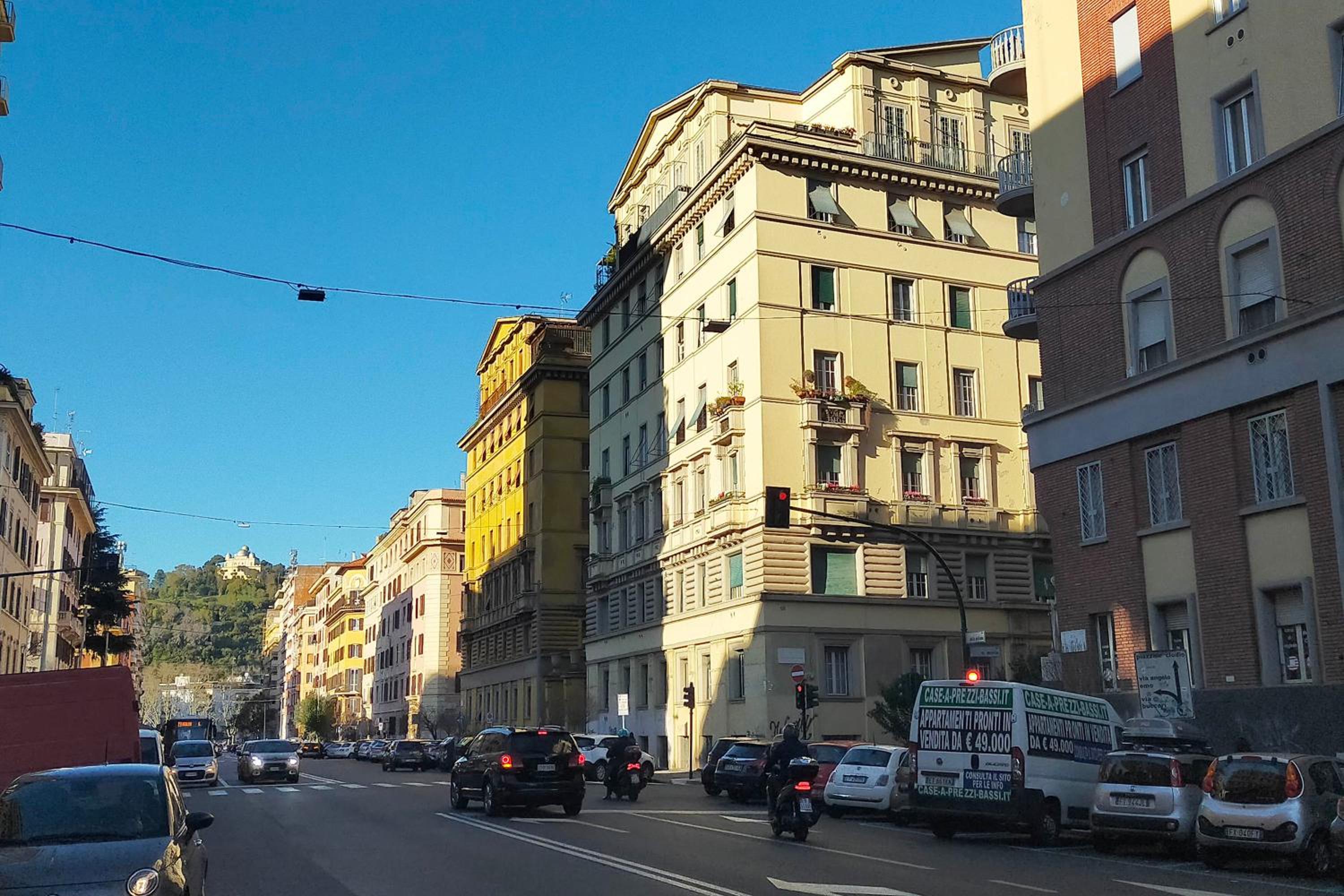 CASA GIULIANA - single level 3bdr 2bath, 2nd floor historic mansion with lift & doorman - Chic & family friendly with baby equipment - 600 meters from Vati