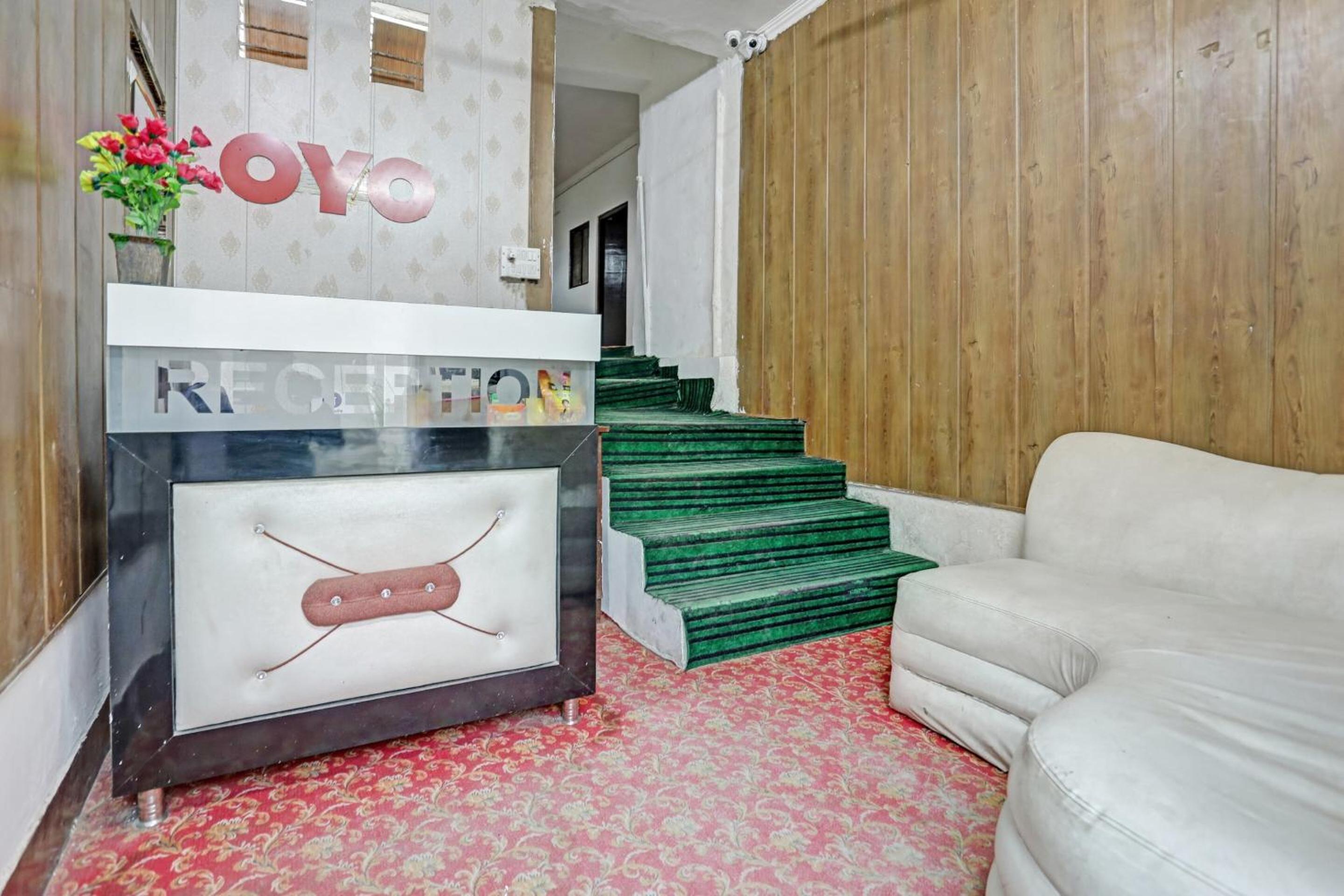 Lobby & Reception