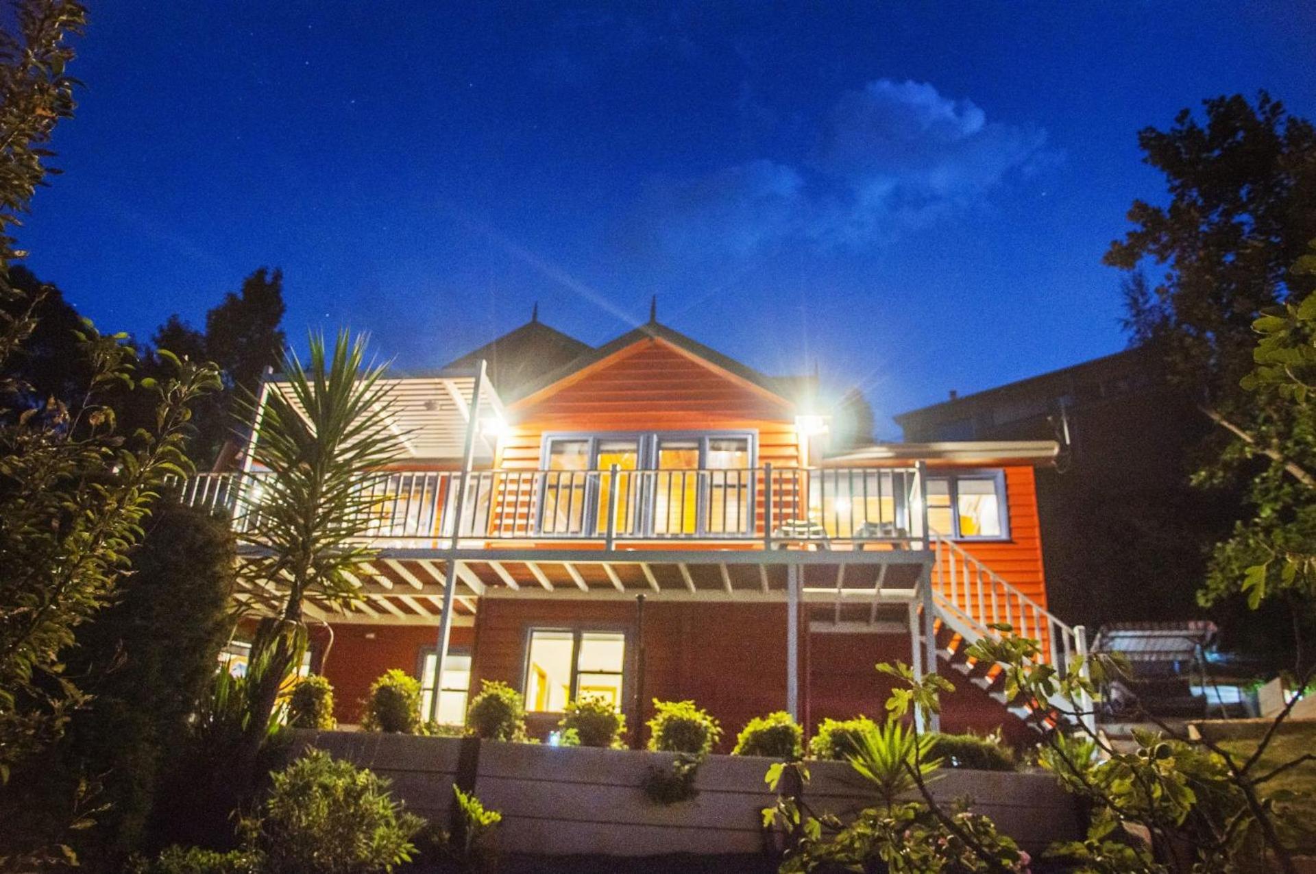 Artee House - A Bright Escape