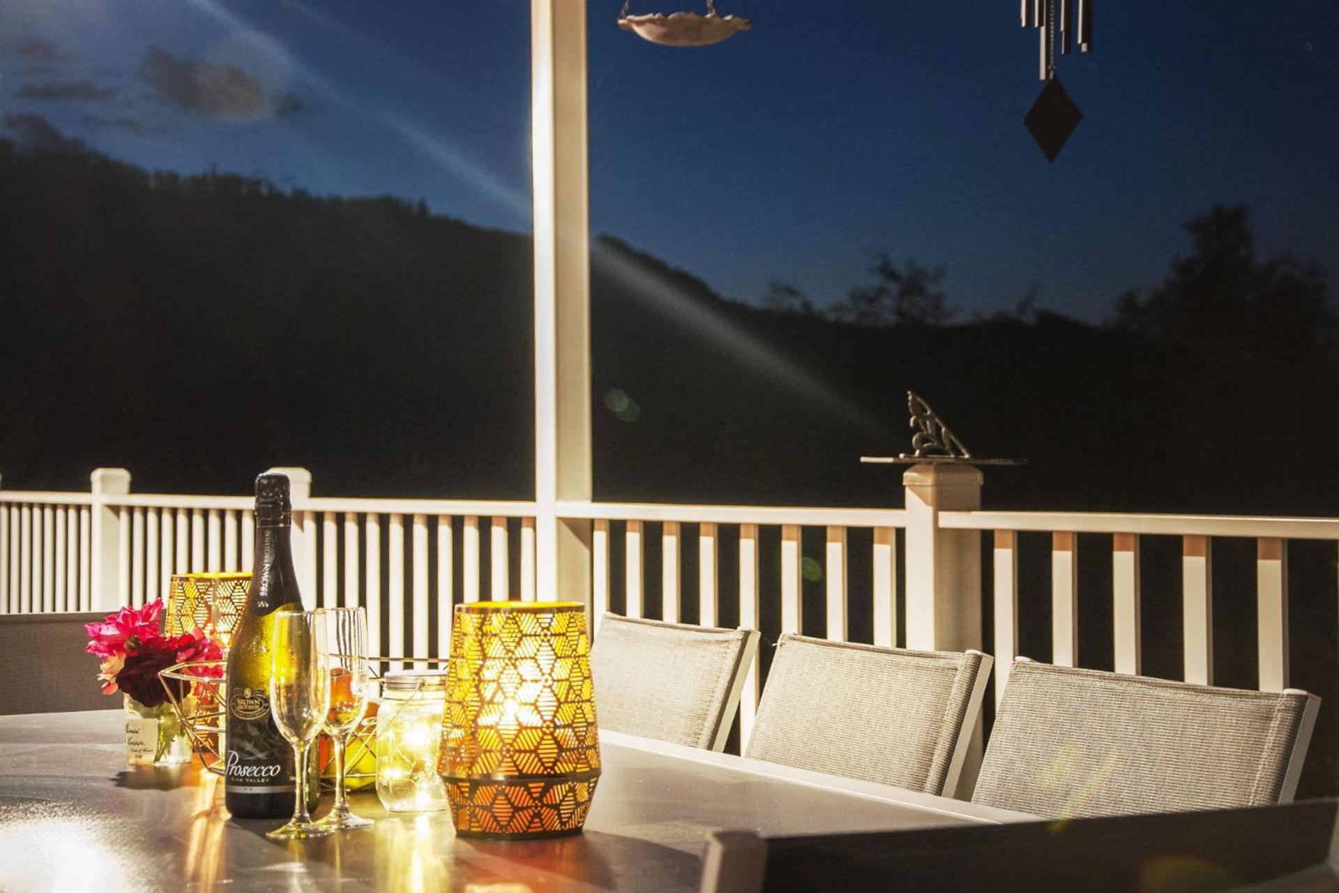 Artee House - A Bright Escape