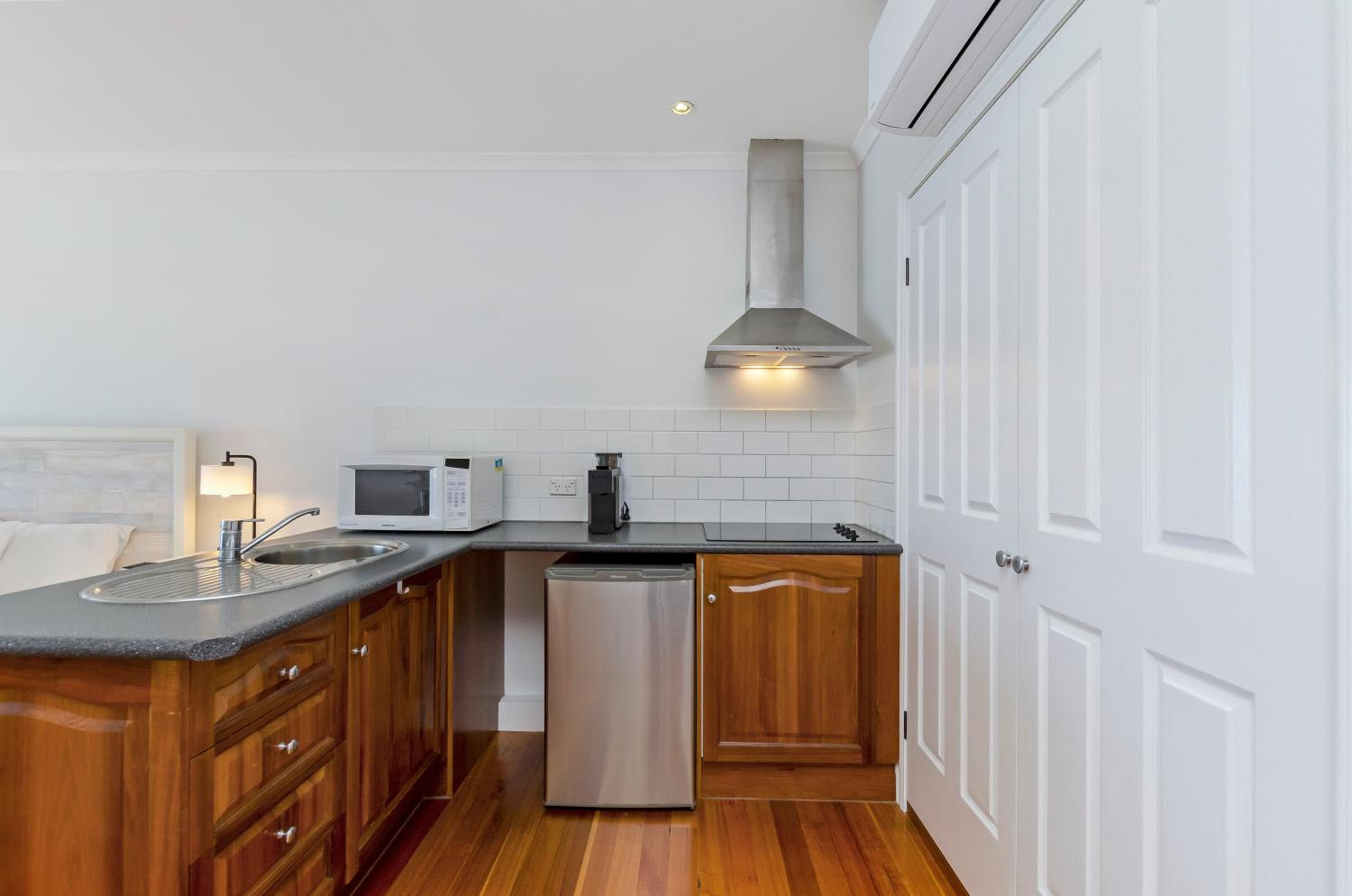 Clifftop Apartments Portland Vic view 4