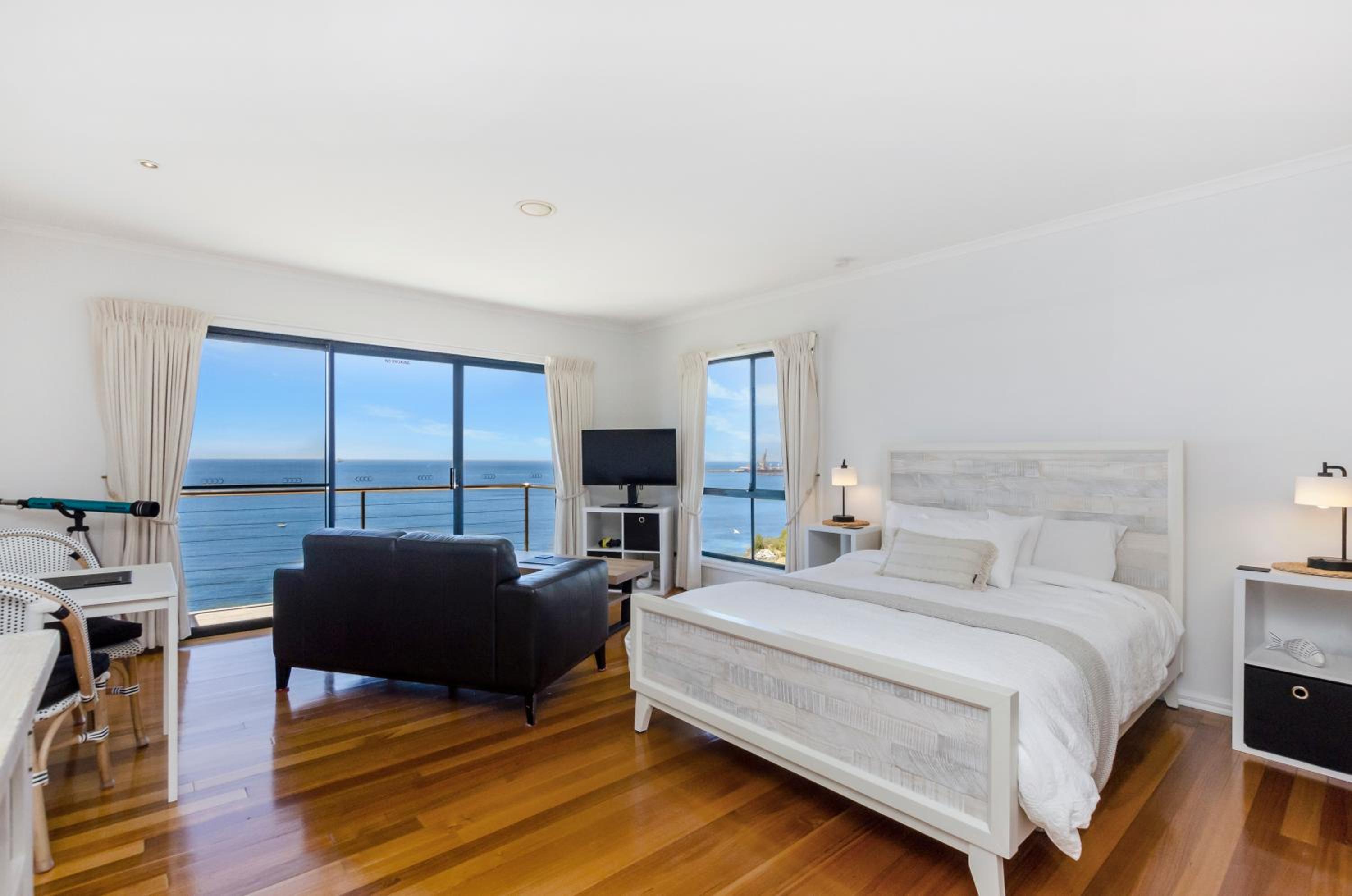 Clifftop Apartments Portland Vic view 5