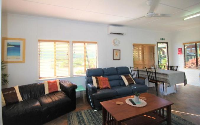 QCWA Cheerful Cottage - Airlie Beach