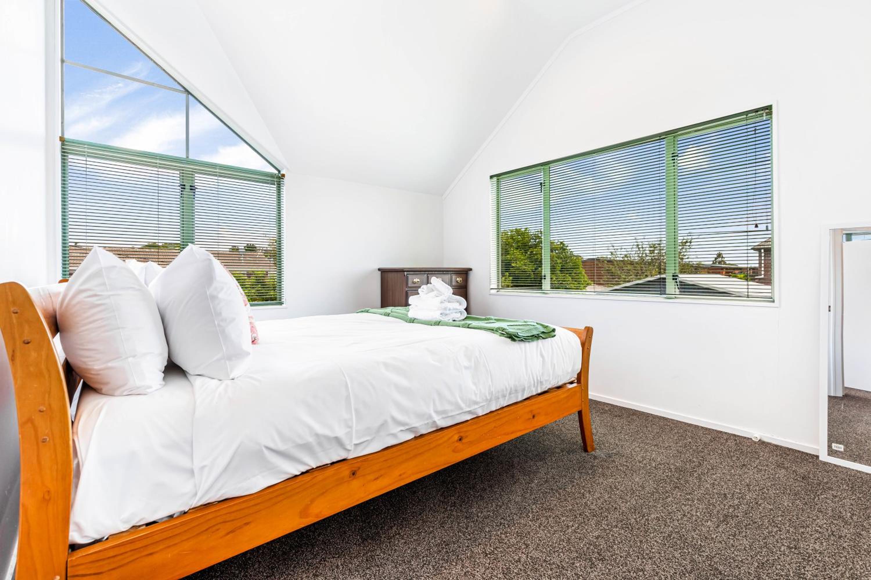 Private and sunny 3-bedroom home with parking view 2