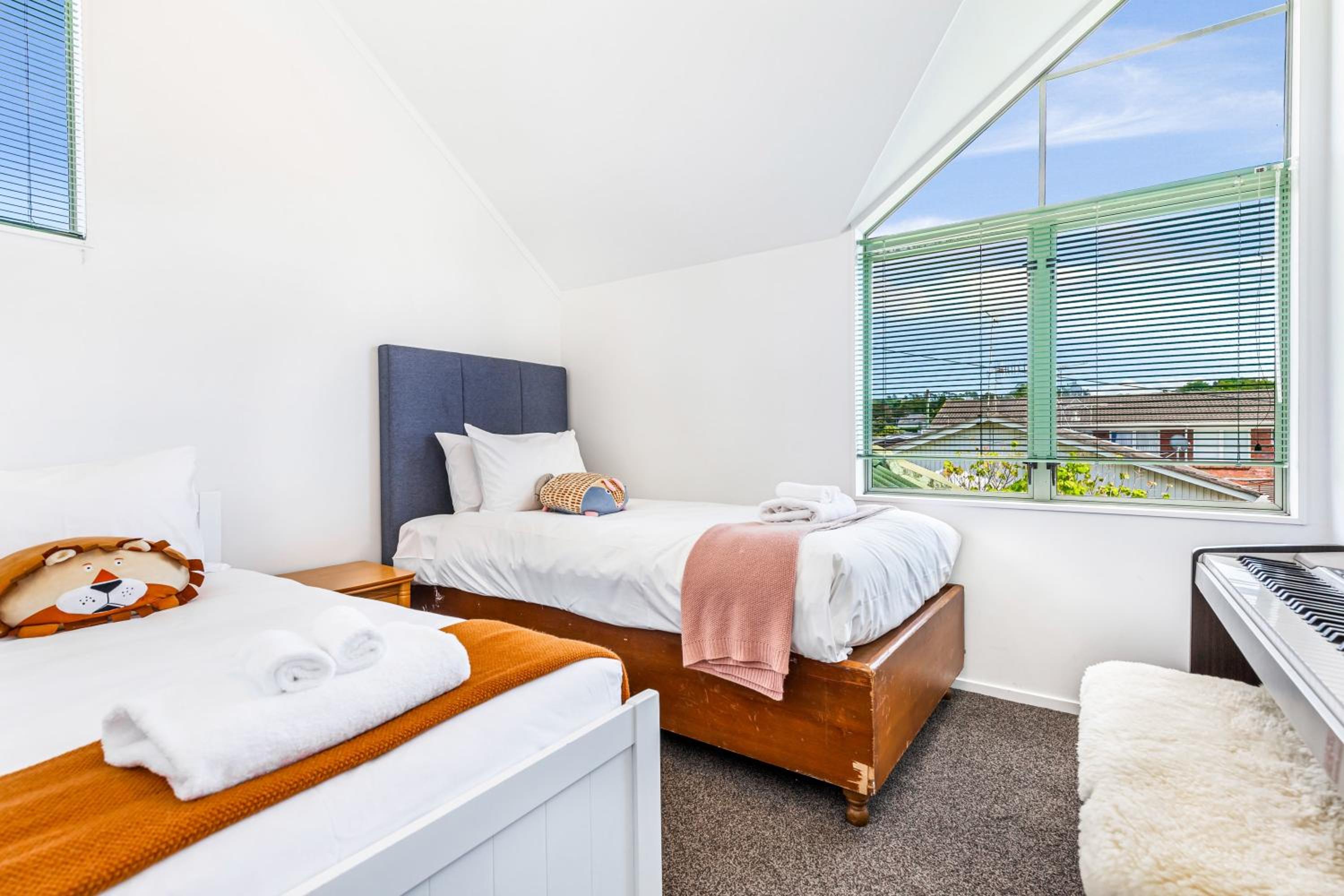 Private and sunny 3-bedroom home with parking view 3