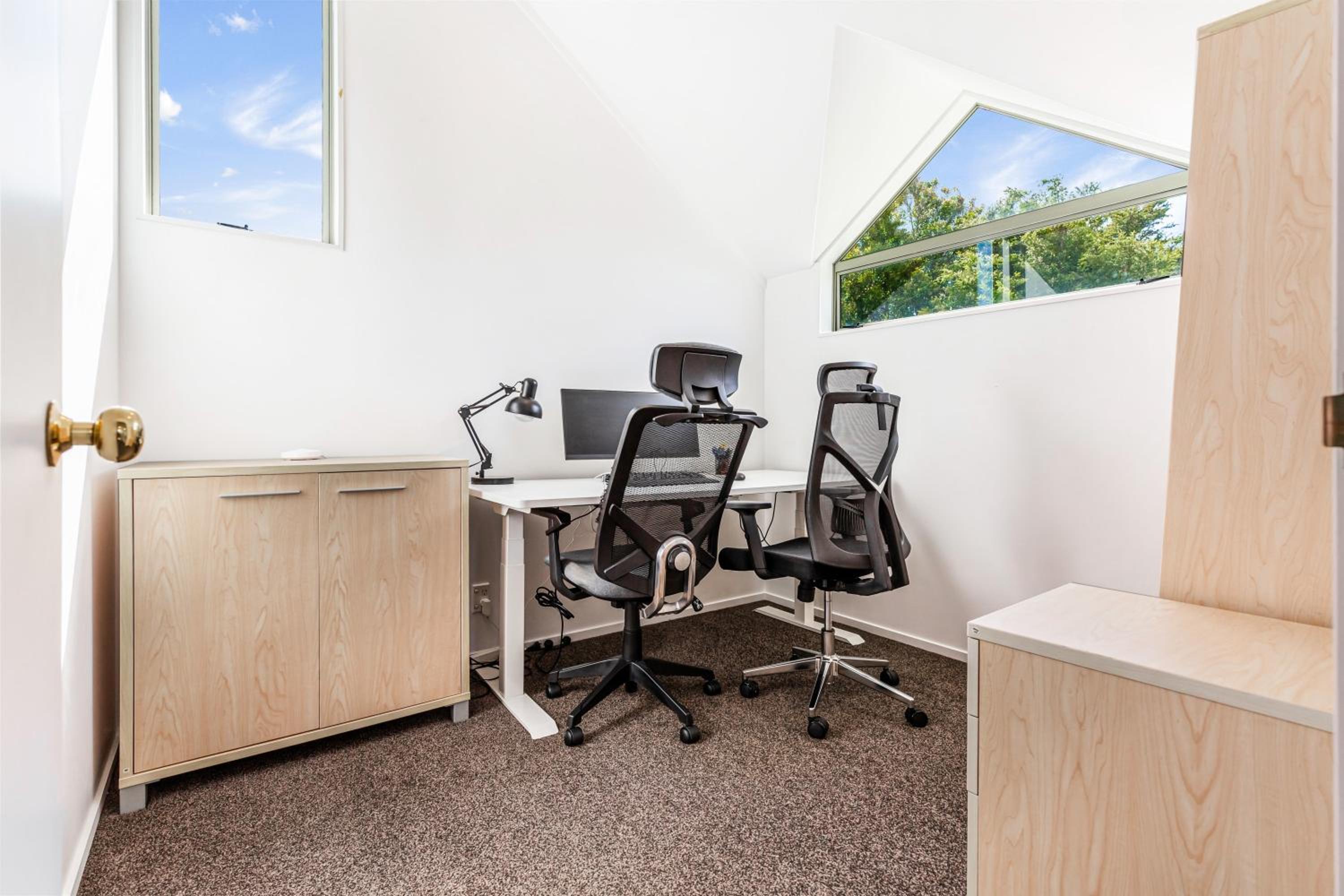 Private and sunny 3-bedroom home with parking view 4