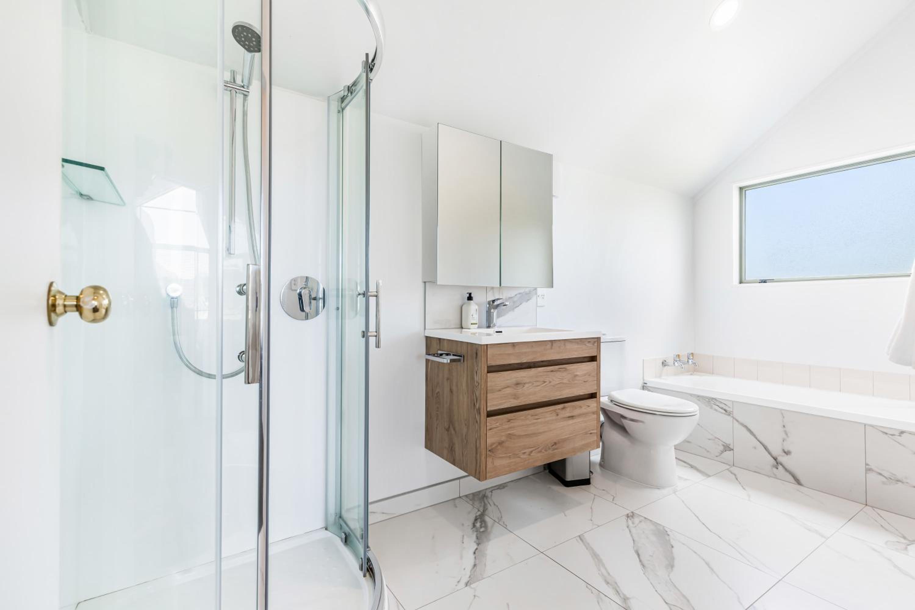 Private and sunny 3-bedroom home with parking view 5
