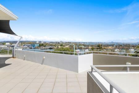 Point Cartwright Penthouse - Ocean and River Views