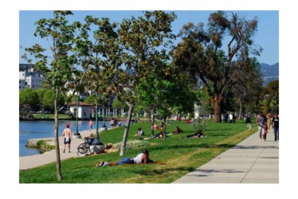 Victorian Oasis: Charm & Convenience Near Lake Merritt view 3