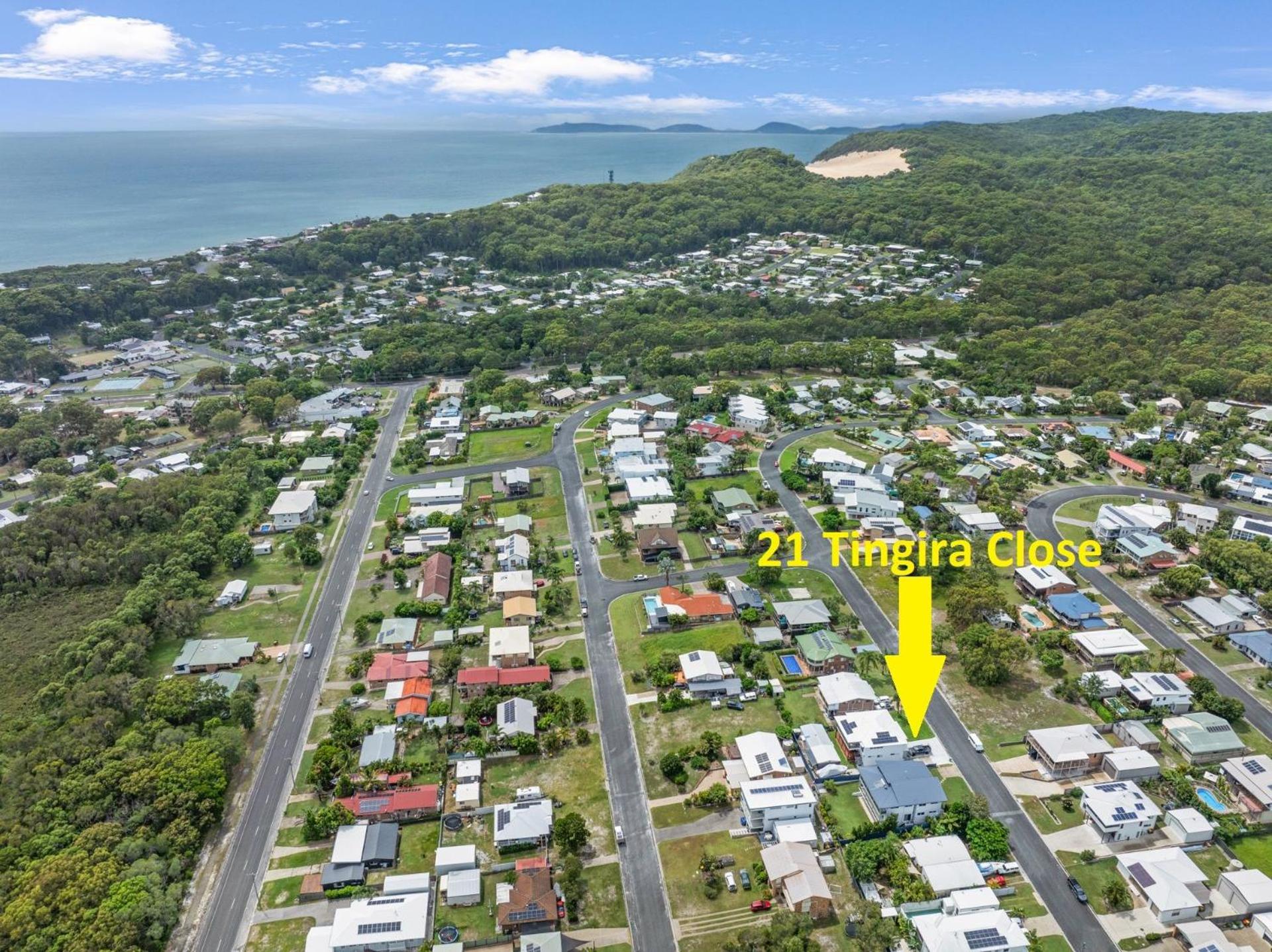 Blacklaw's Retreat - Rainbow Beach Views. Spacious. Fenced Yard.