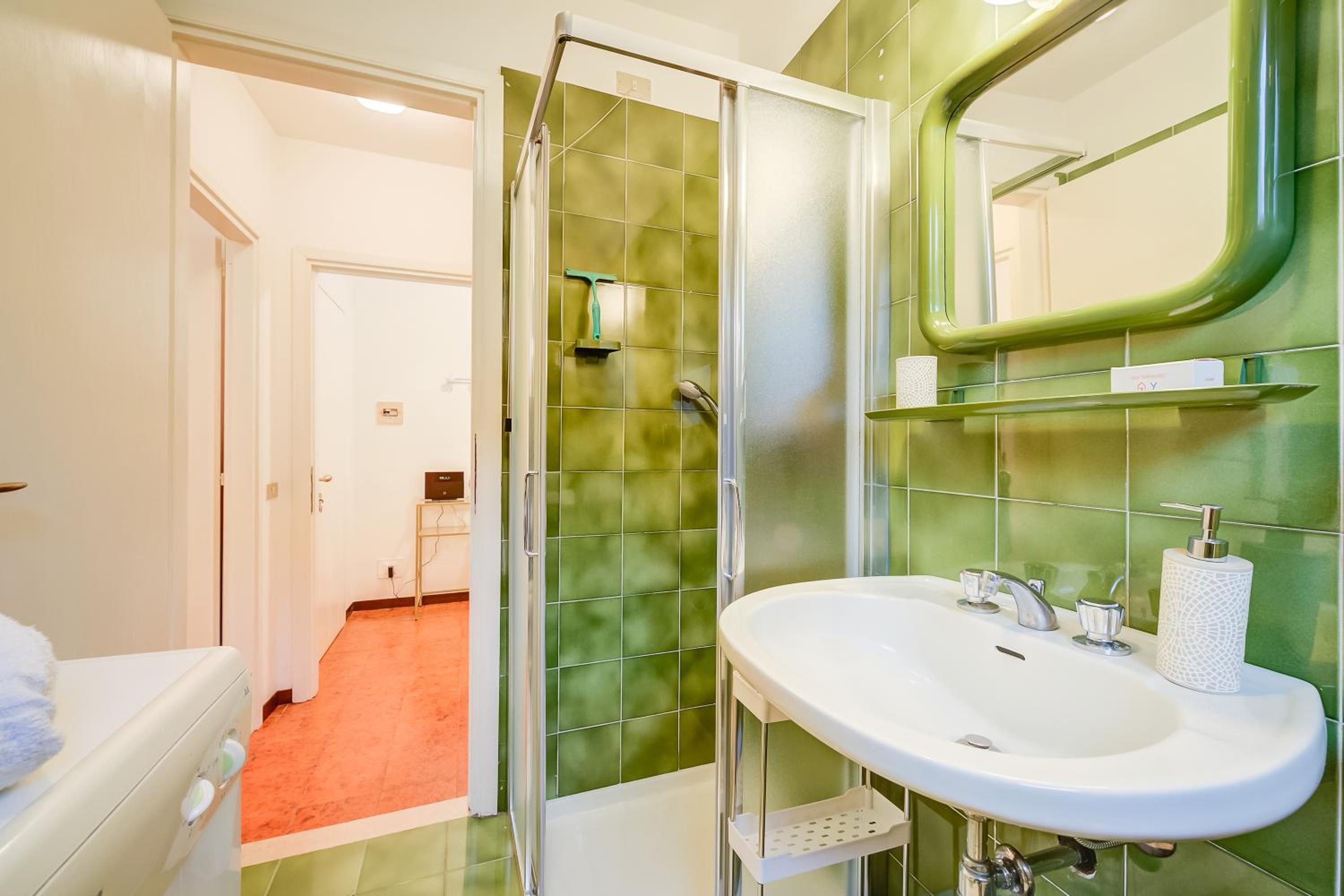 Franka House Fantastic Lake View - Happy Rentals view 3