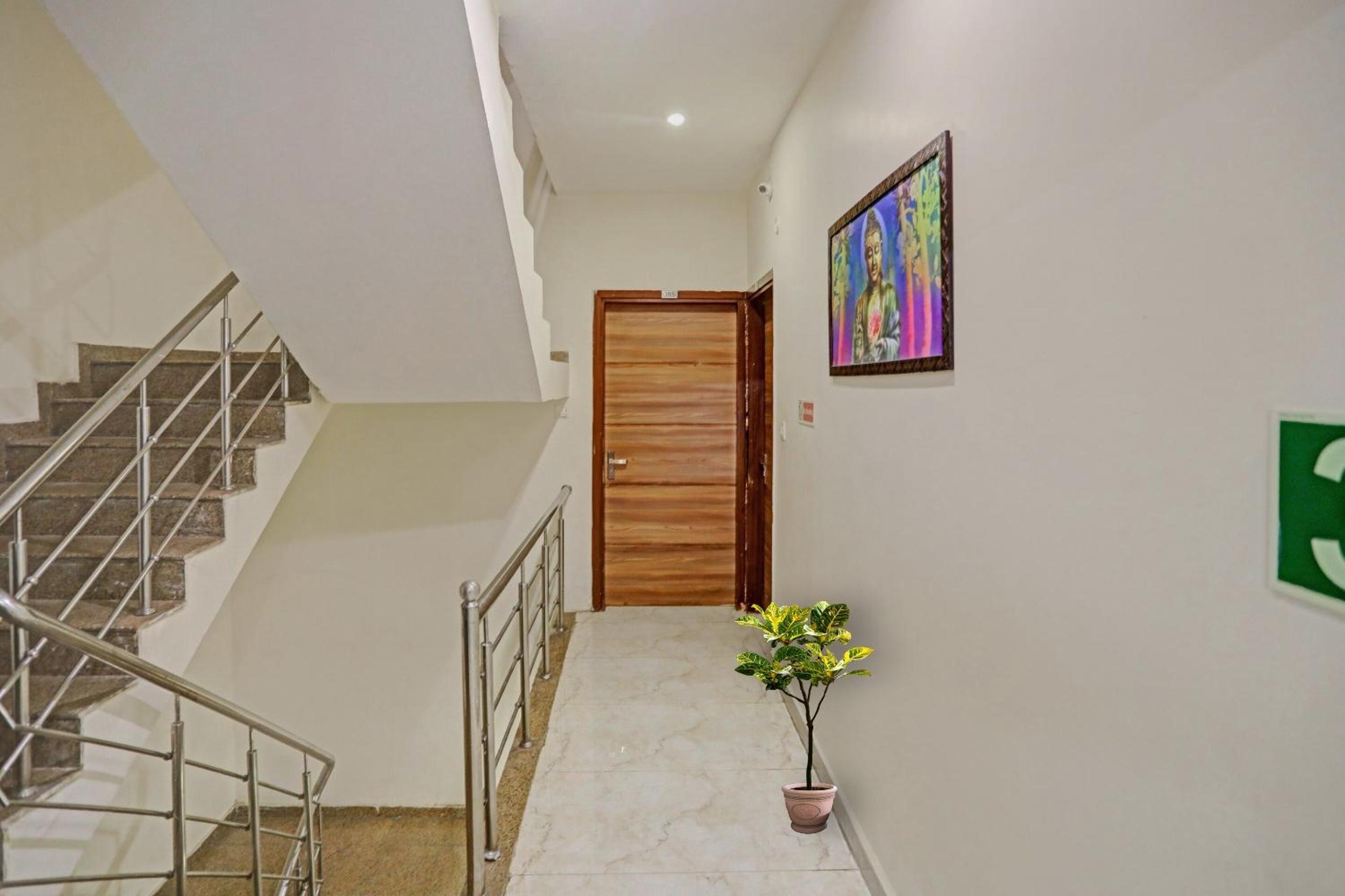 Hotel O Smile Residency Near Dwarka Sector 9 Metro Station view 3